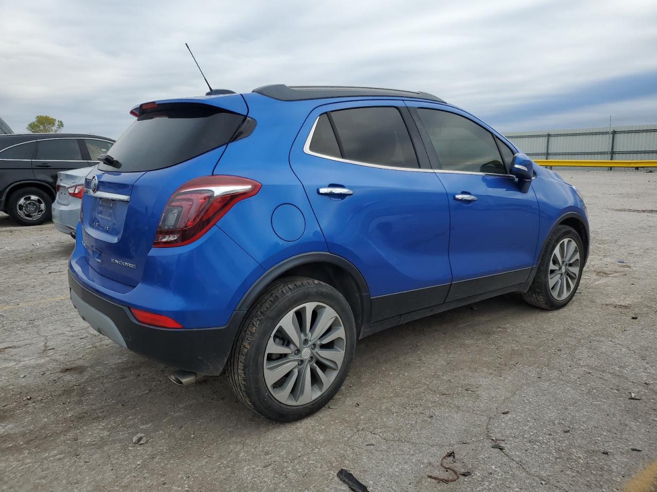 Photo 2 VIN: KL4CJASB2JB538553 - BUICK ENCORE 