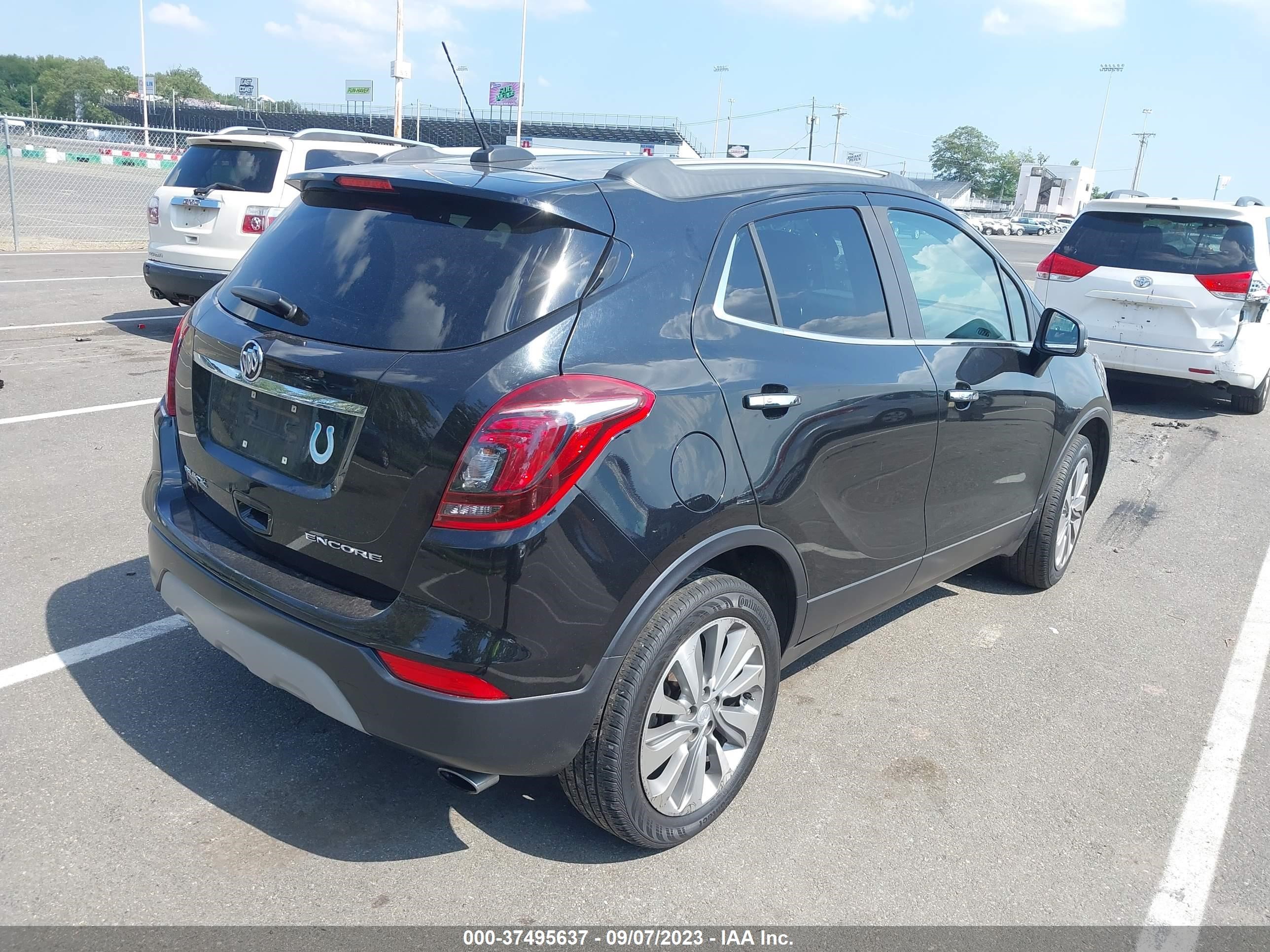 Photo 3 VIN: KL4CJASB2JB642119 - BUICK ENCORE 