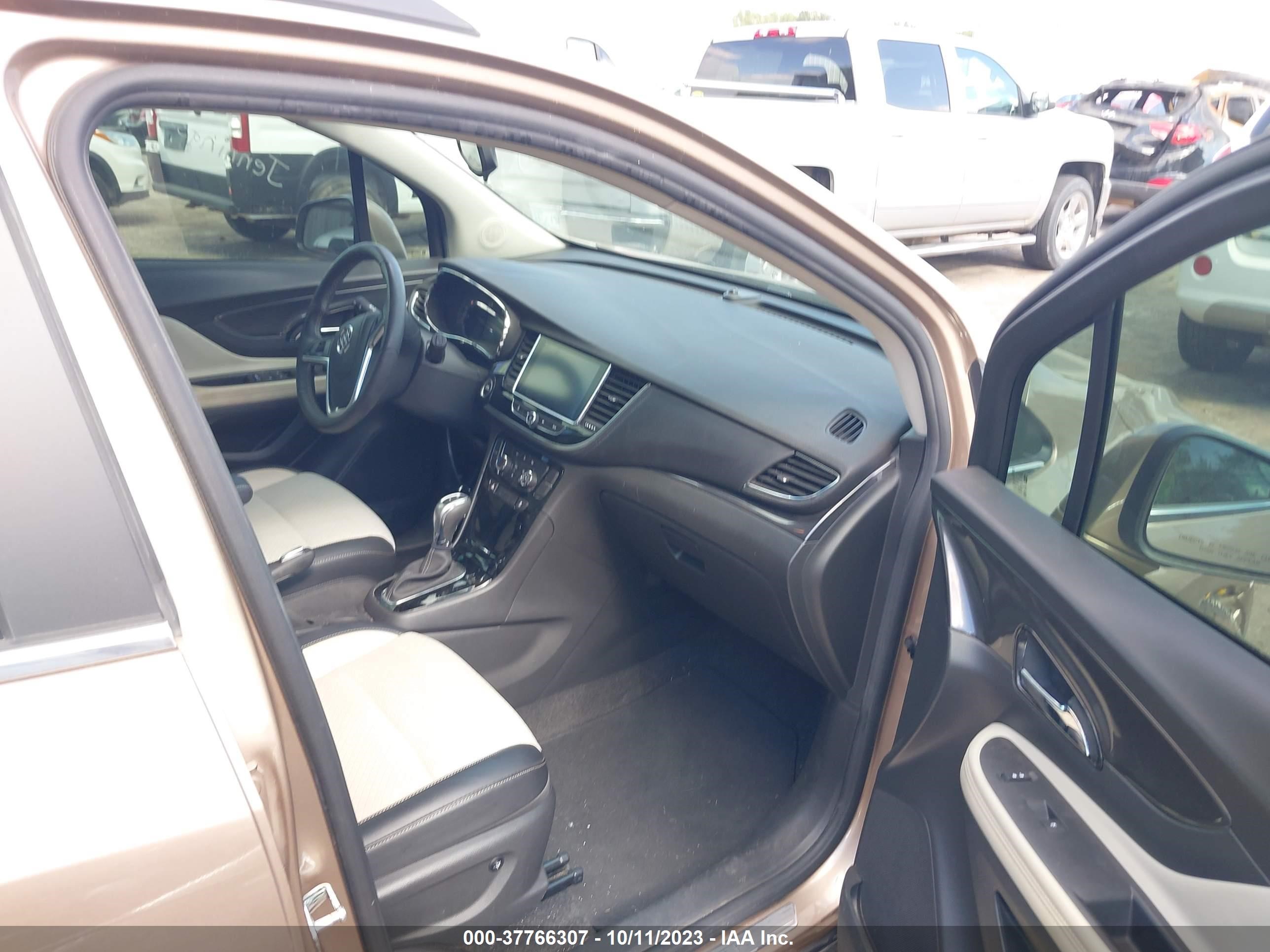 Photo 4 VIN: KL4CJASB4KB716402 - BUICK ENCORE 