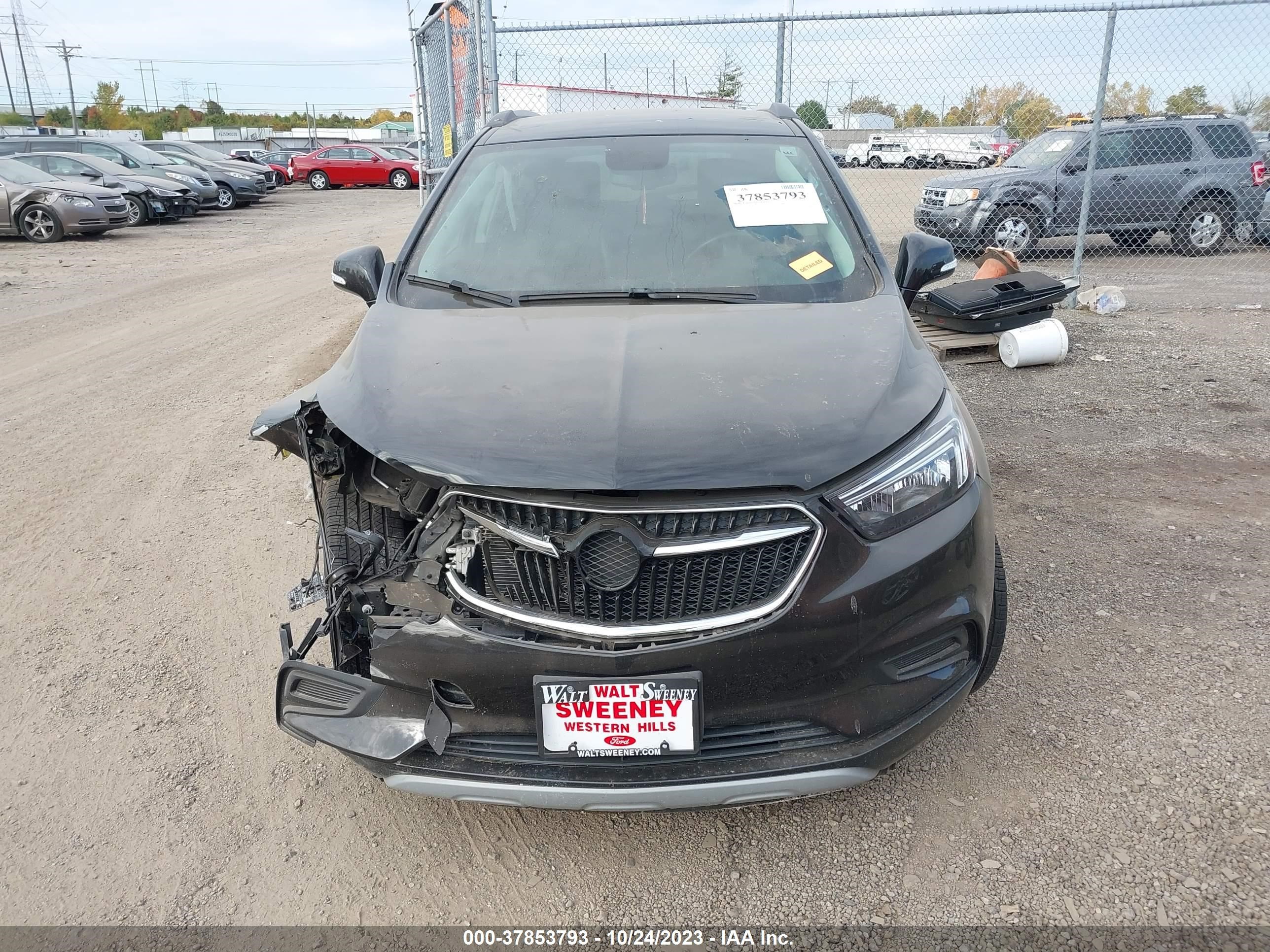 Photo 11 VIN: KL4CJASB6JB561673 - BUICK ENCORE 