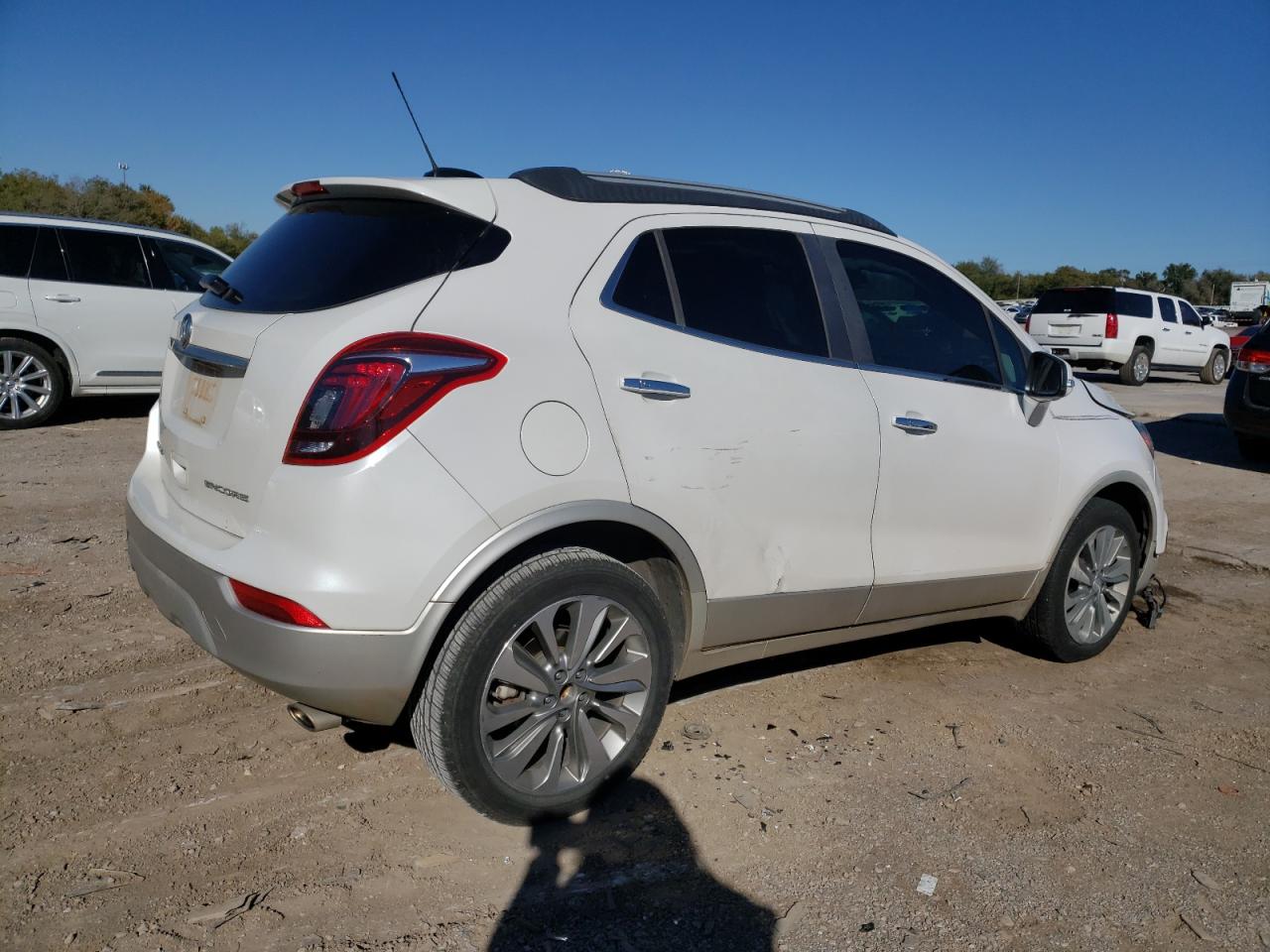 Photo 2 VIN: KL4CJASB6JB637702 - BUICK ENCORE 