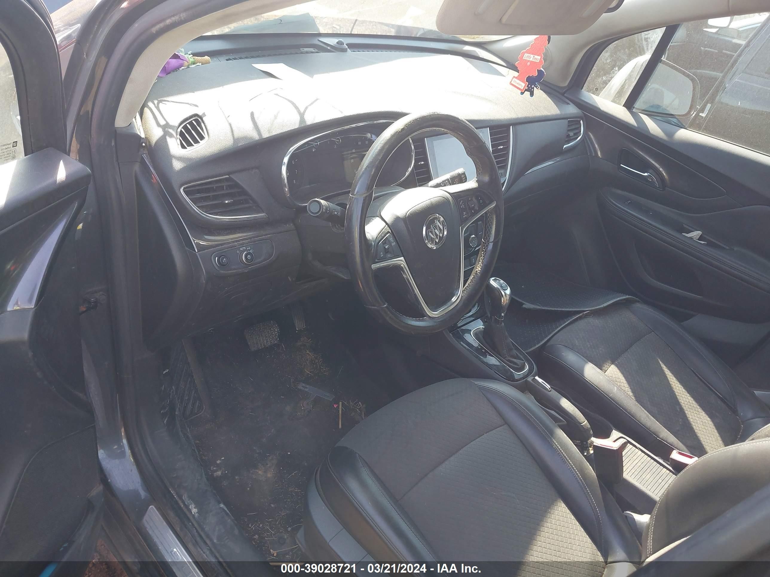 Photo 4 VIN: KL4CJASB7JB638647 - BUICK ENCORE 