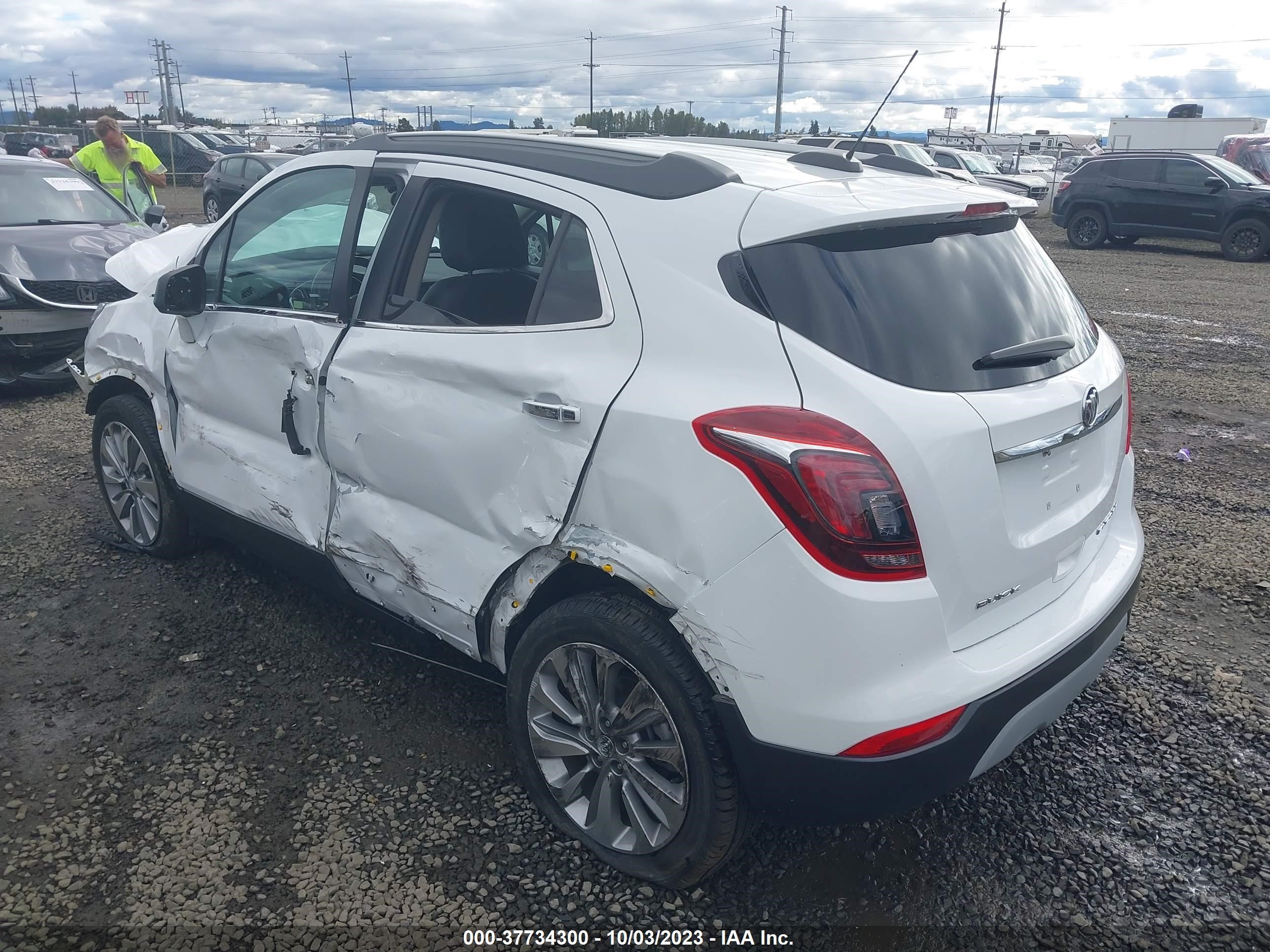 Photo 2 VIN: KL4CJASB9JB685243 - BUICK ENCORE 