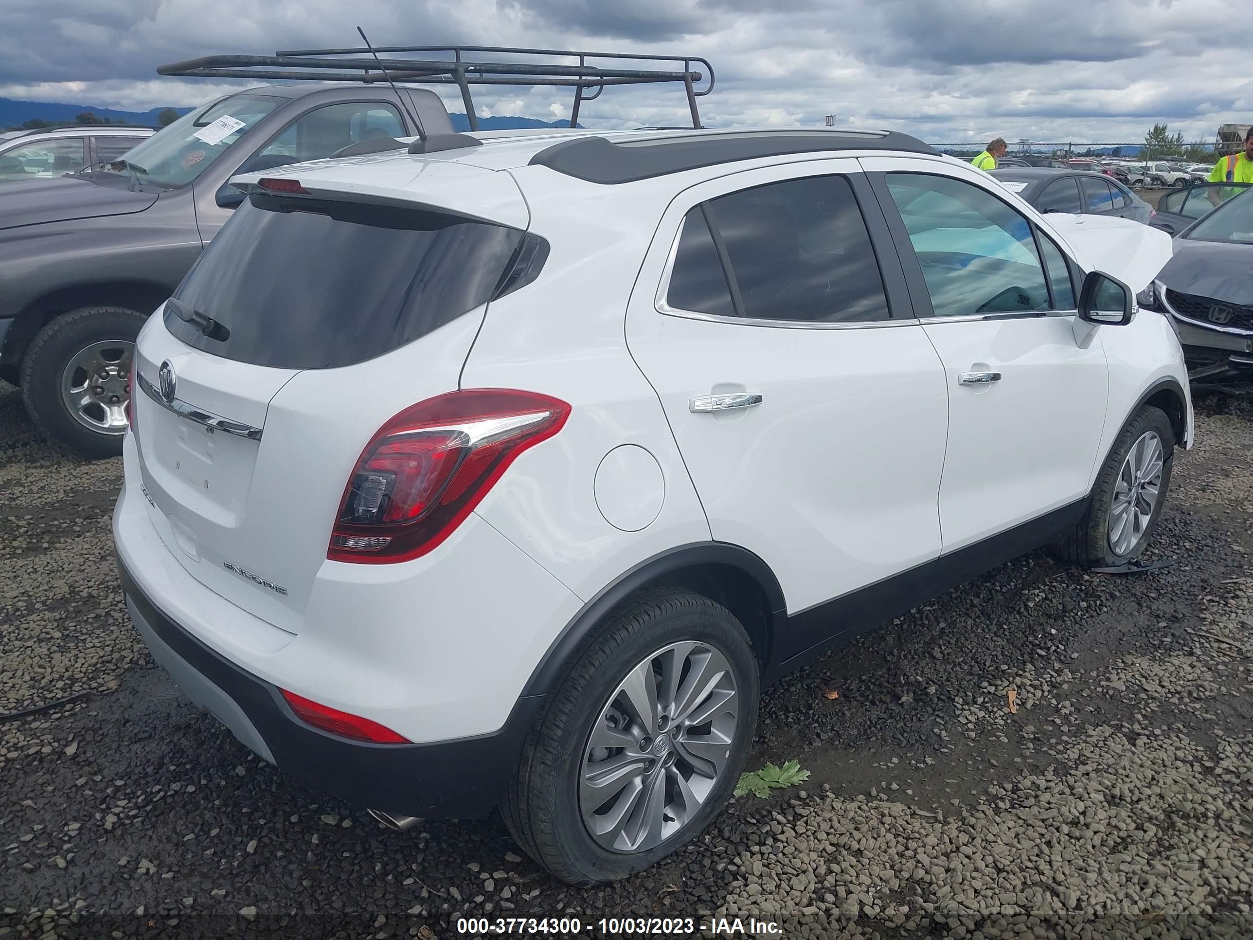 Photo 3 VIN: KL4CJASB9JB685243 - BUICK ENCORE 