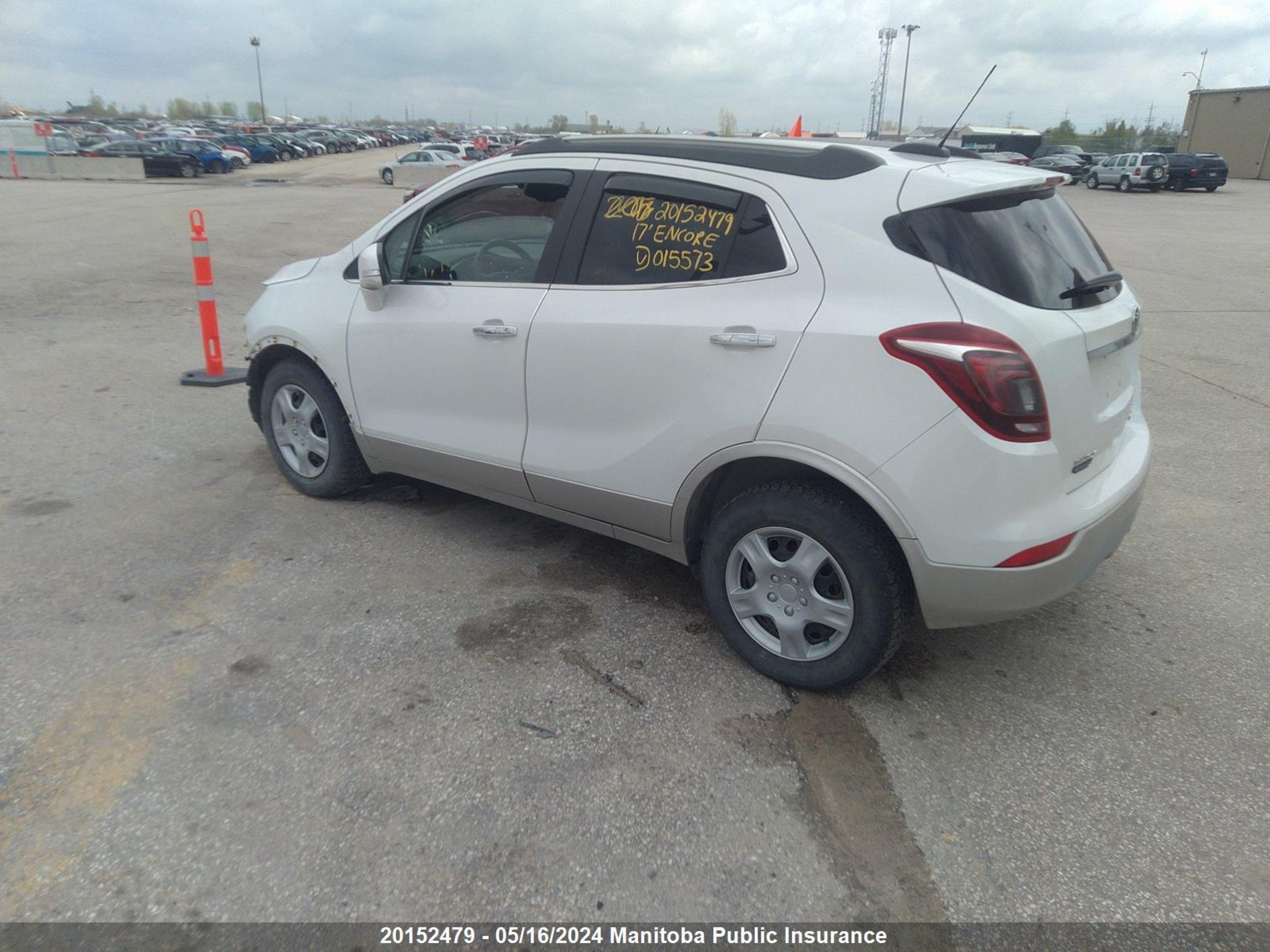 Photo 2 VIN: KL4CJBSMXHB015573 - BUICK ENCORE 