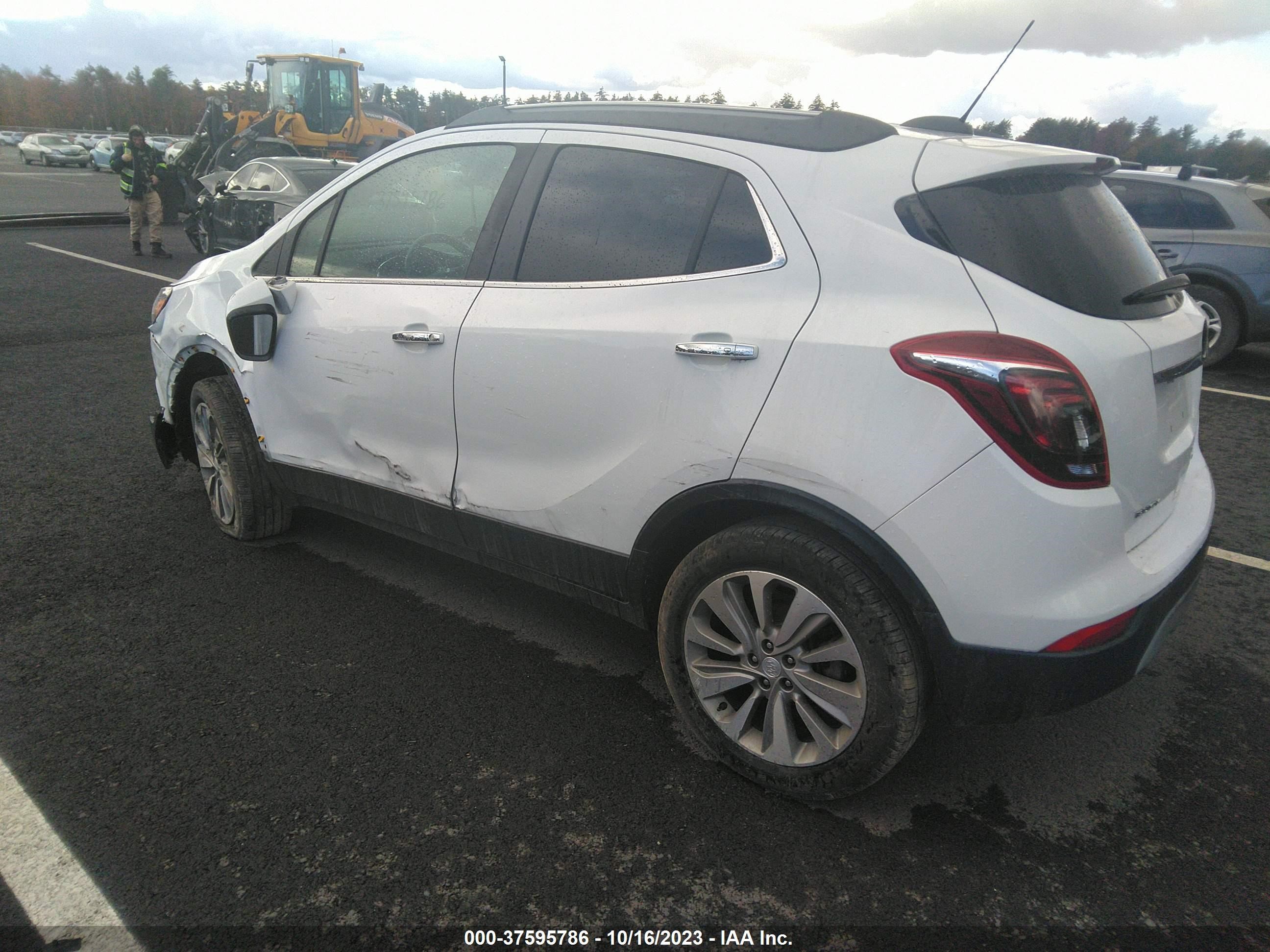 Photo 2 VIN: KL4CJESB3JB665609 - BUICK ENCORE 