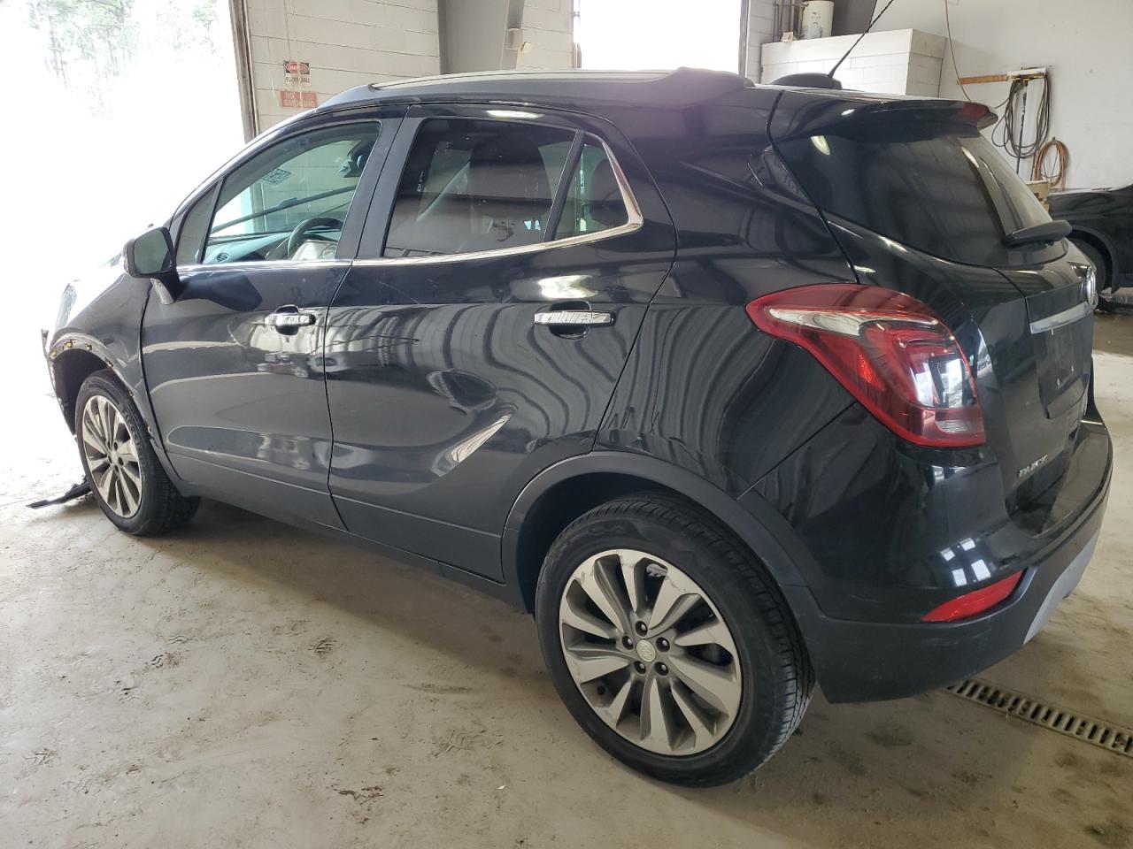 Photo 1 VIN: KL4CJESB7JB695888 - BUICK ENCORE 