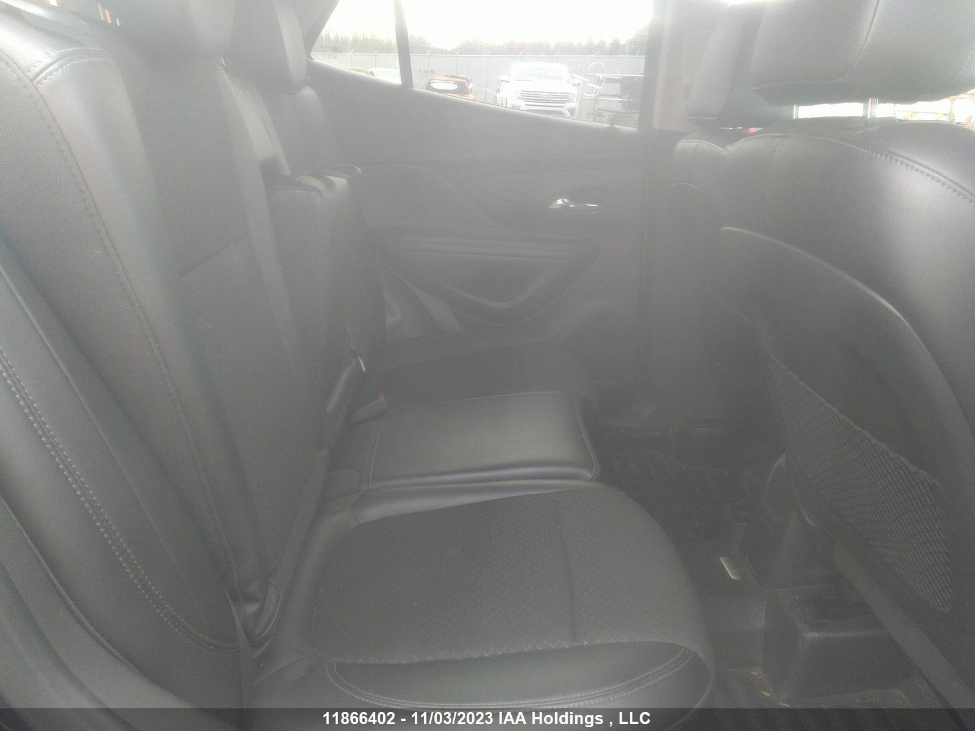 Photo 7 VIN: KL4CJESBXJB687638 - BUICK ENCORE 