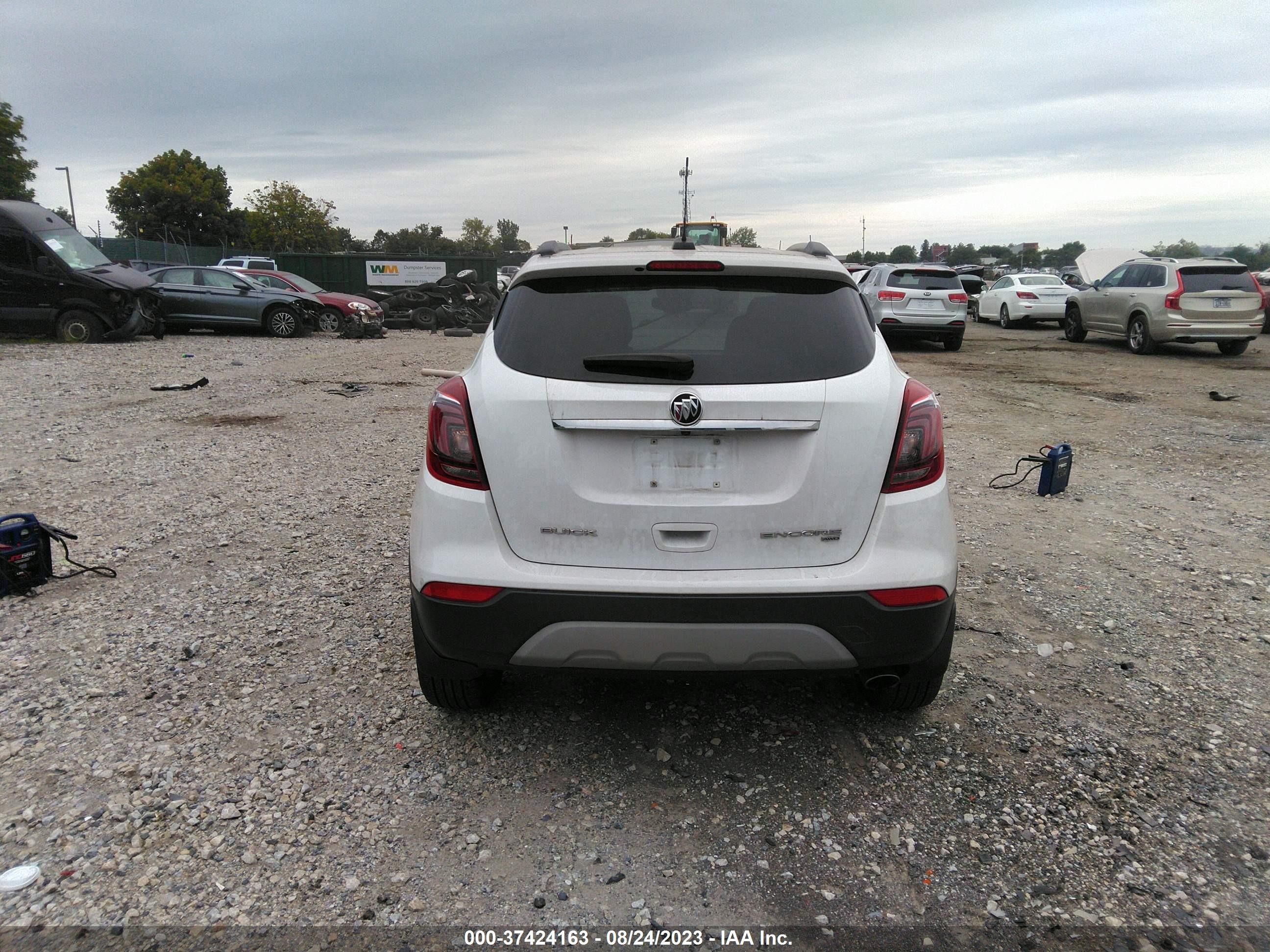 Photo 16 VIN: KL4CJGSBXJB688784 - BUICK ENCORE 