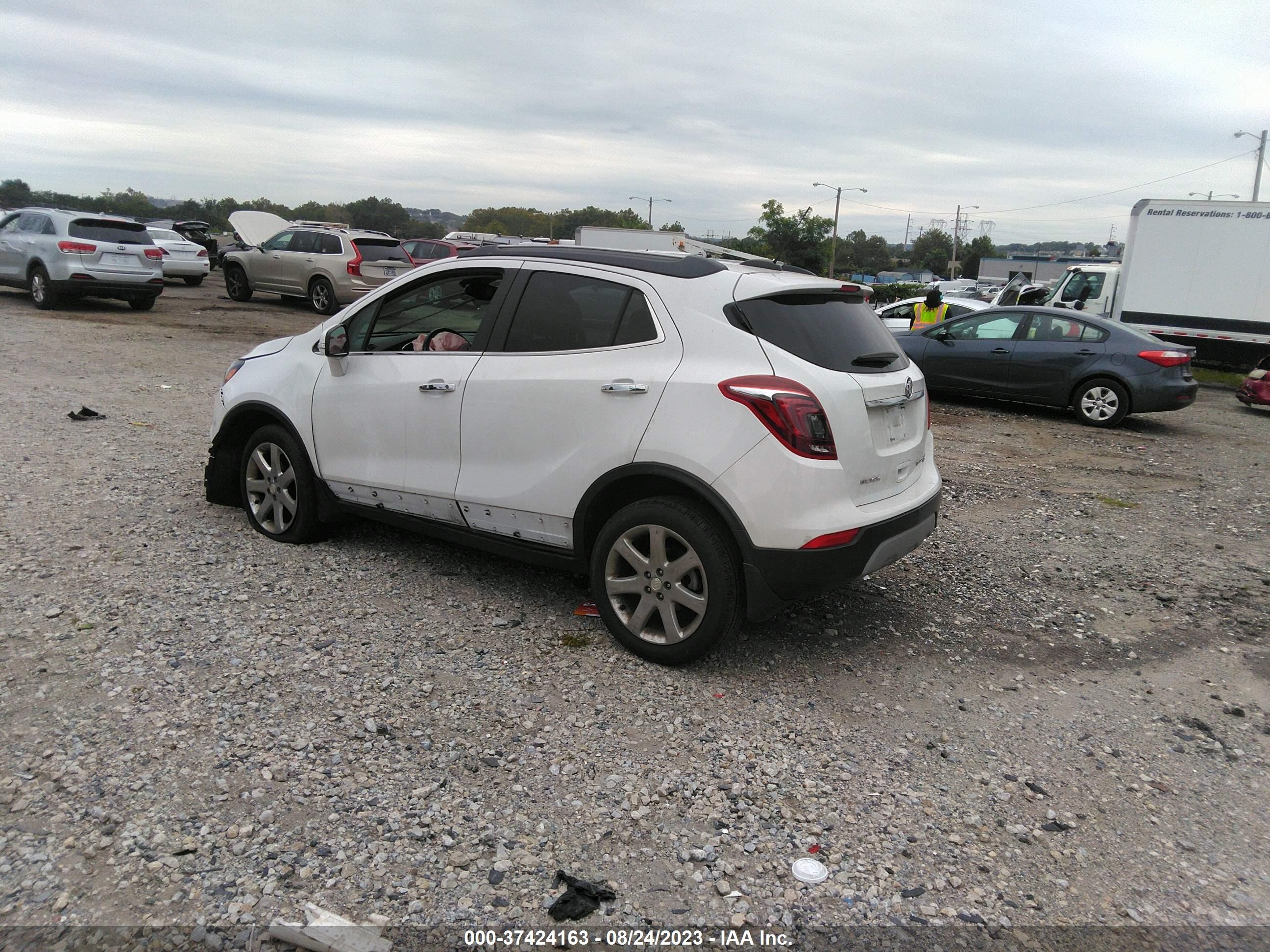 Photo 2 VIN: KL4CJGSBXJB688784 - BUICK ENCORE 