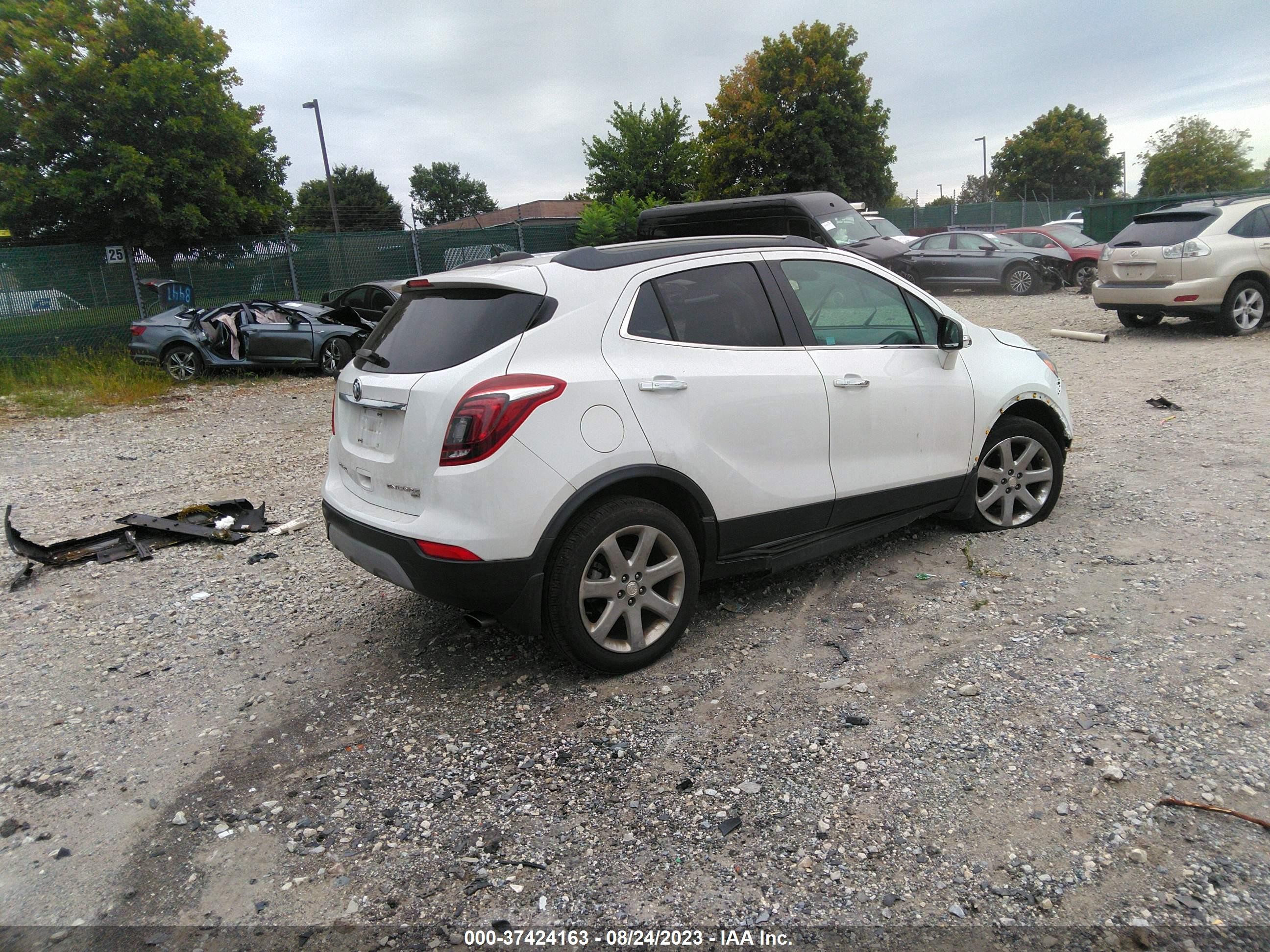 Photo 3 VIN: KL4CJGSBXJB688784 - BUICK ENCORE 