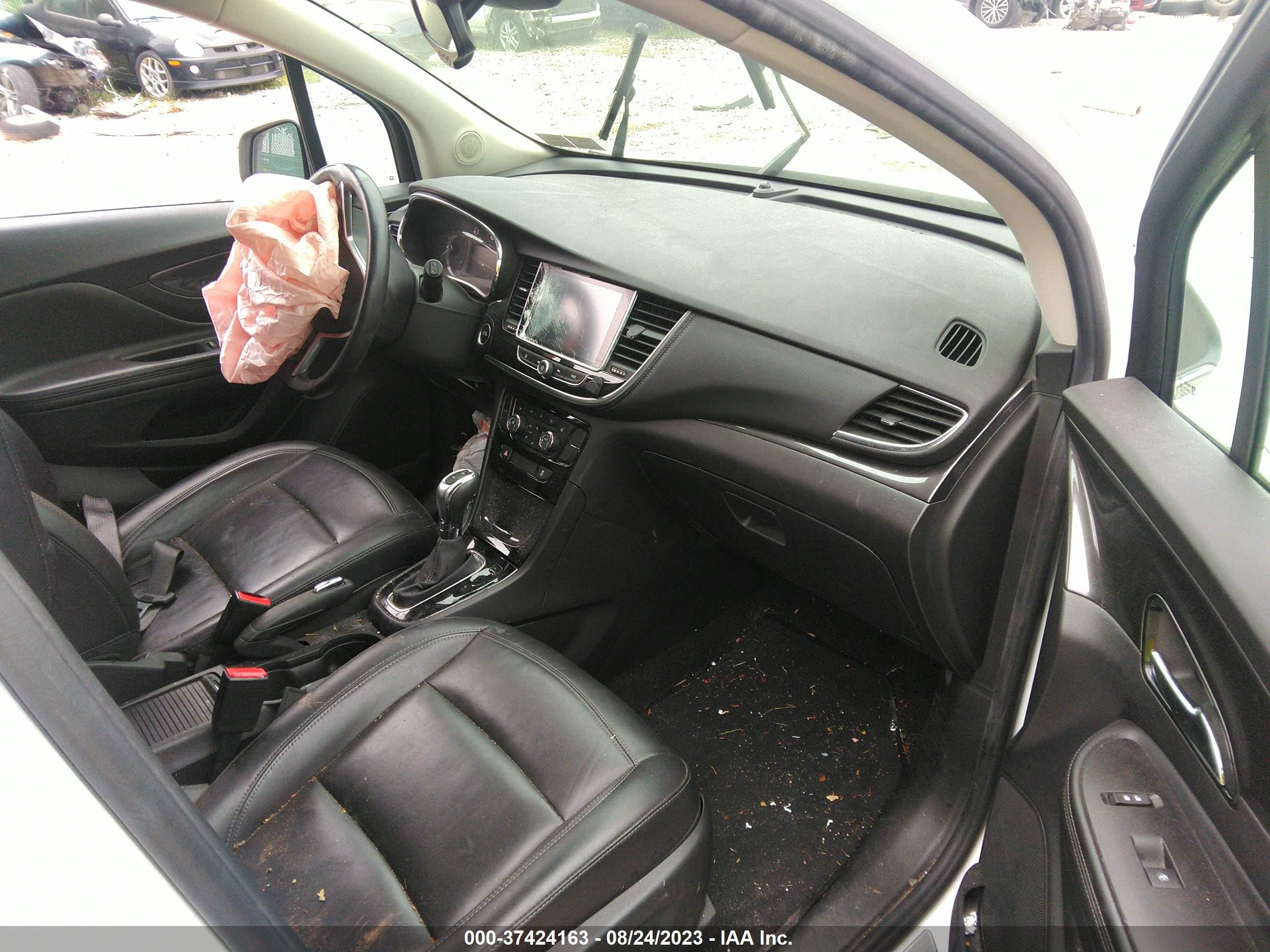 Photo 4 VIN: KL4CJGSBXJB688784 - BUICK ENCORE 