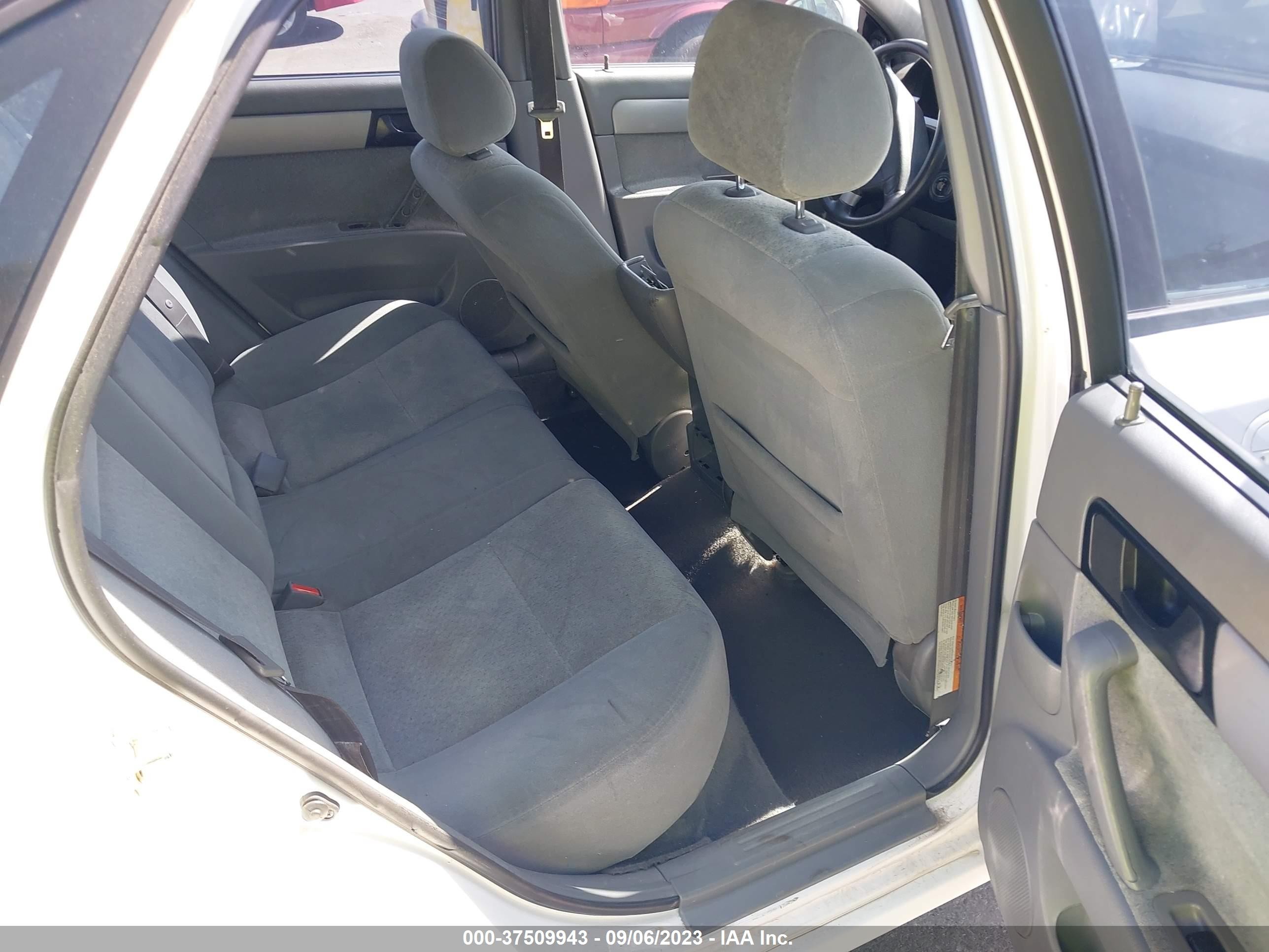 Photo 7 VIN: KL5JD52Z44K049929 - SUZUKI FORENZA 