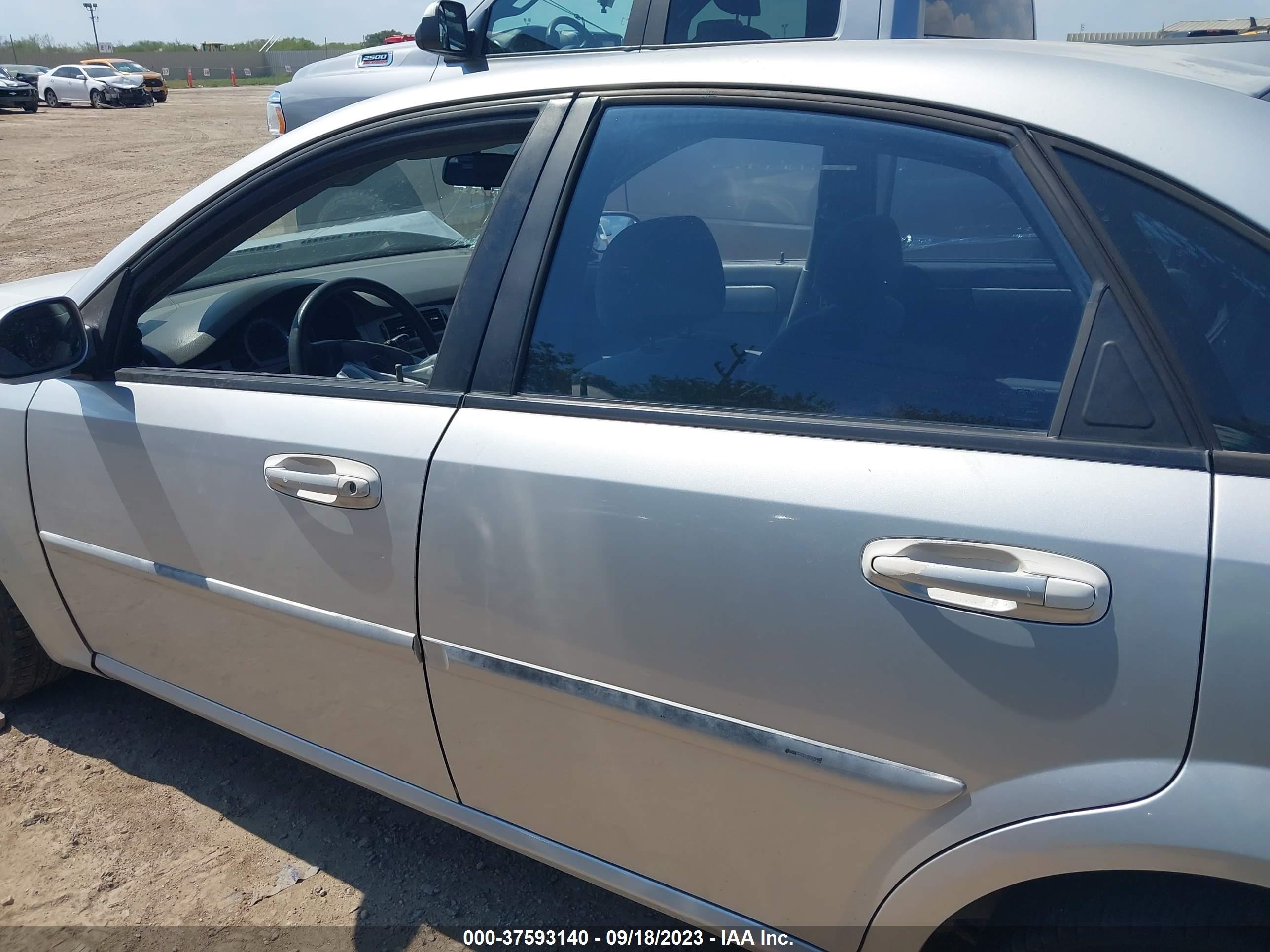 Photo 13 VIN: KL5JD56Z17K575417 - SUZUKI FORENZA 