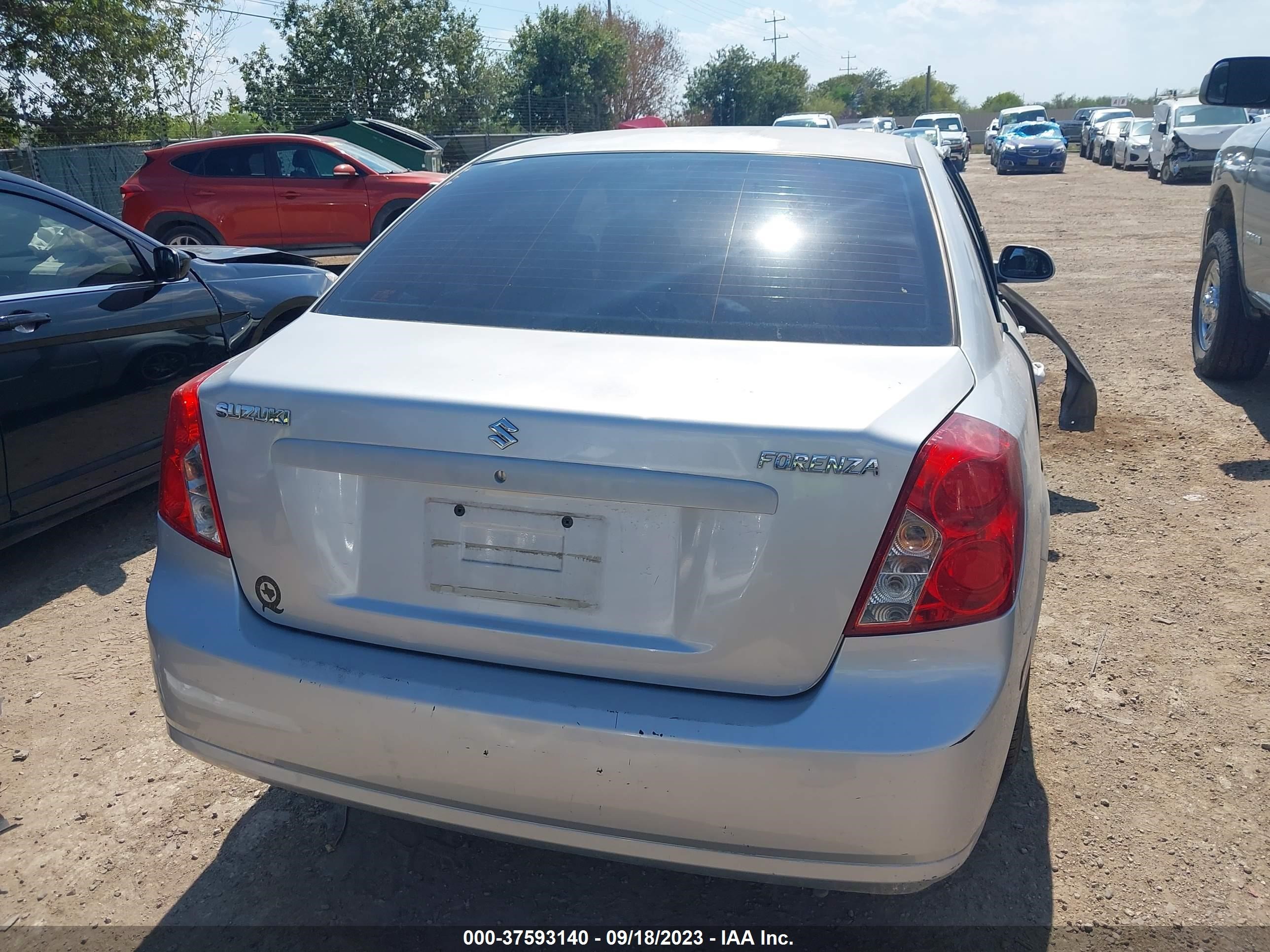 Photo 15 VIN: KL5JD56Z17K575417 - SUZUKI FORENZA 