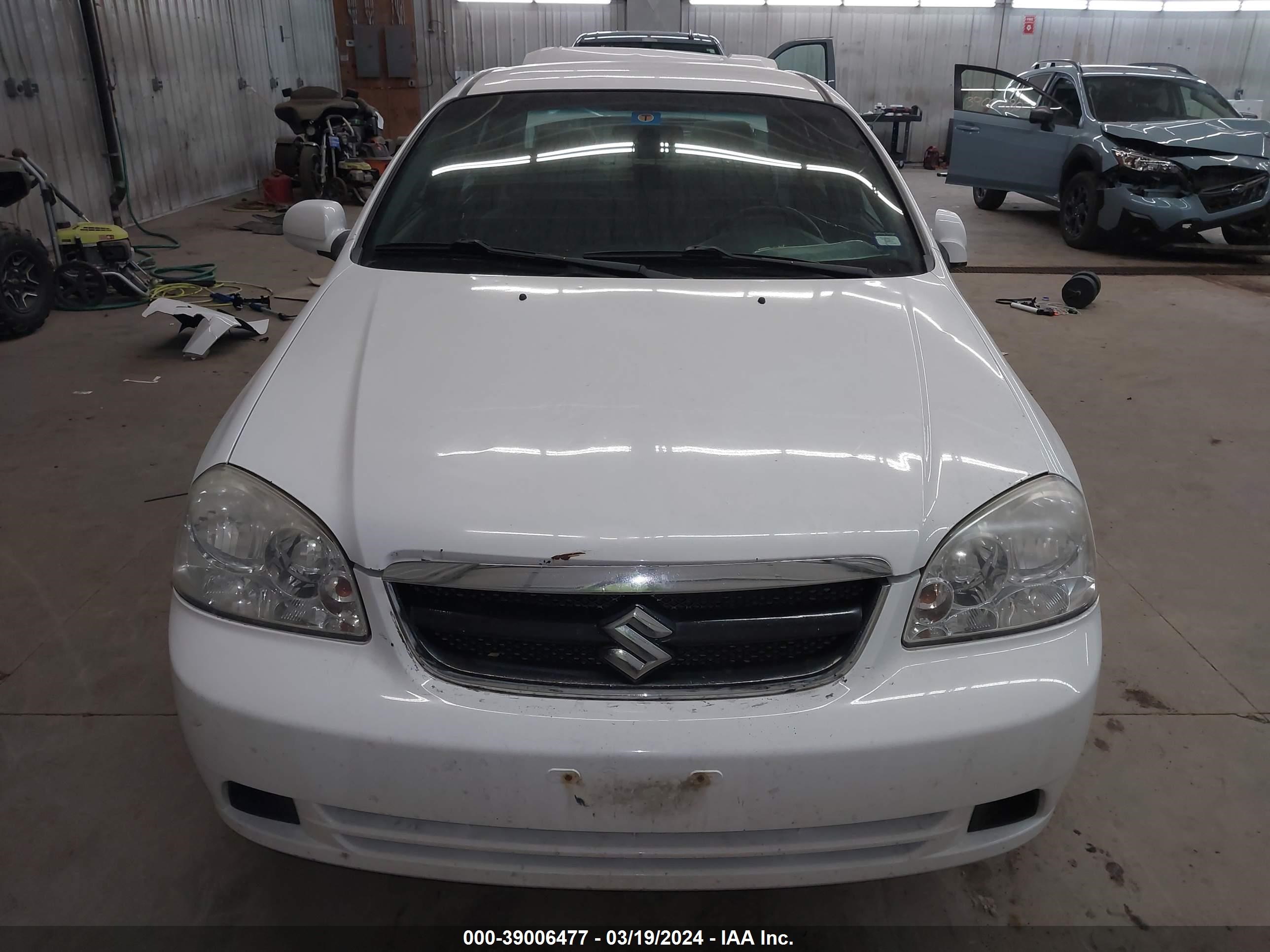 Photo 12 VIN: KL5JD56Z18K906191 - SUZUKI FORENZA 