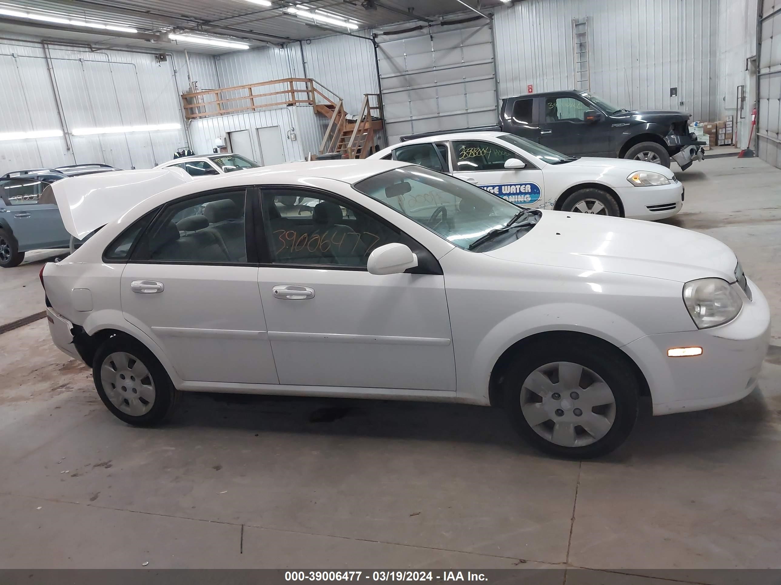 Photo 13 VIN: KL5JD56Z18K906191 - SUZUKI FORENZA 