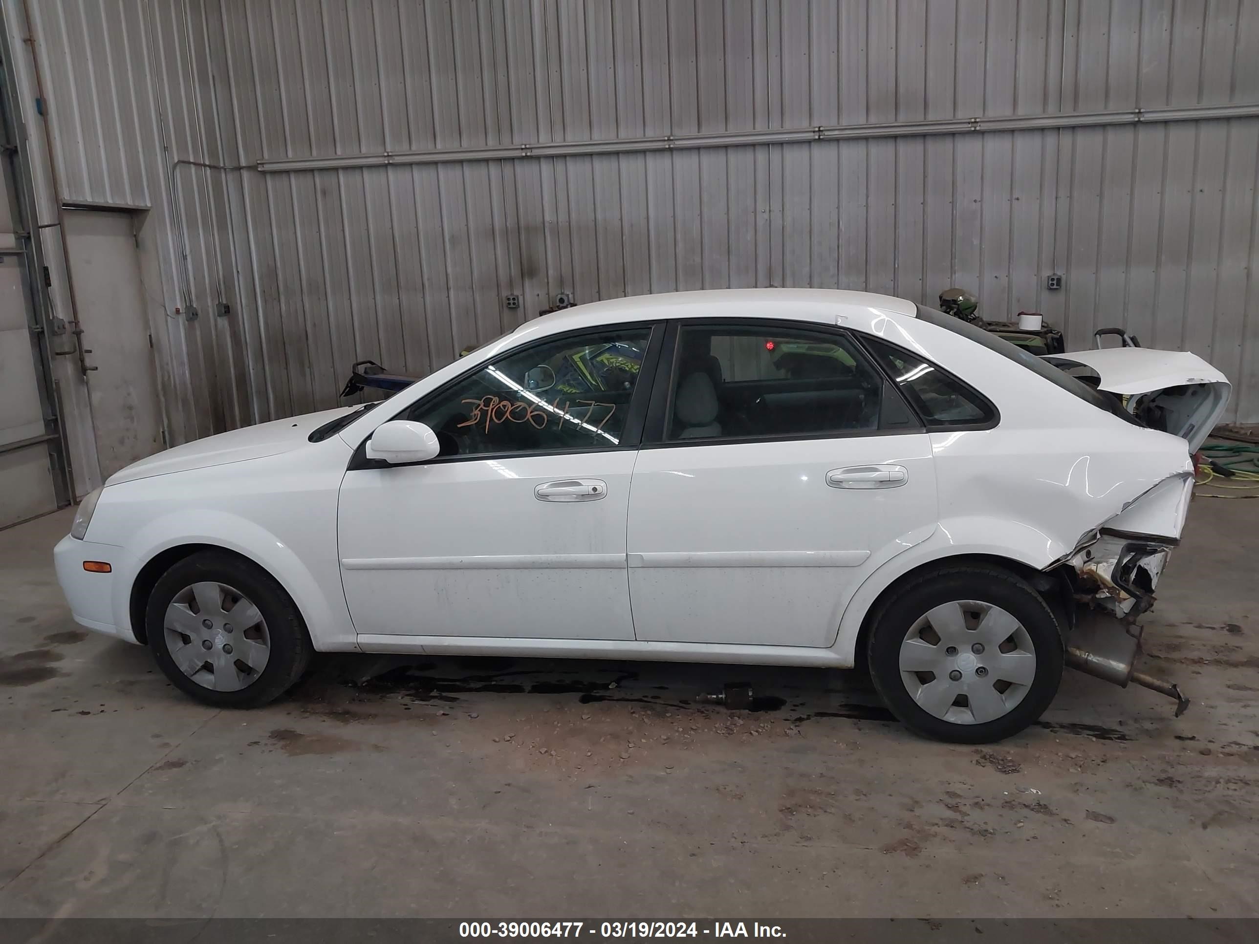 Photo 14 VIN: KL5JD56Z18K906191 - SUZUKI FORENZA 