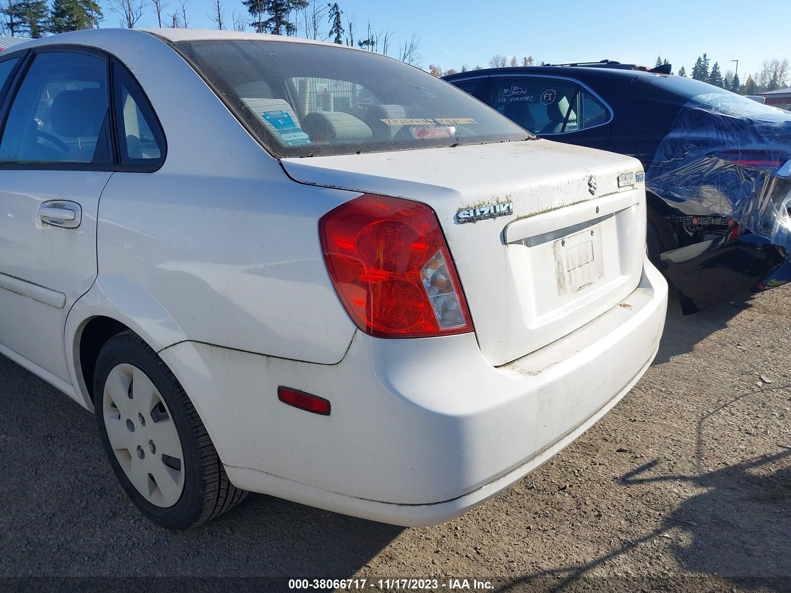 Photo 5 VIN: KL5JD56Z56K445851 - SUZUKI FORENZA 