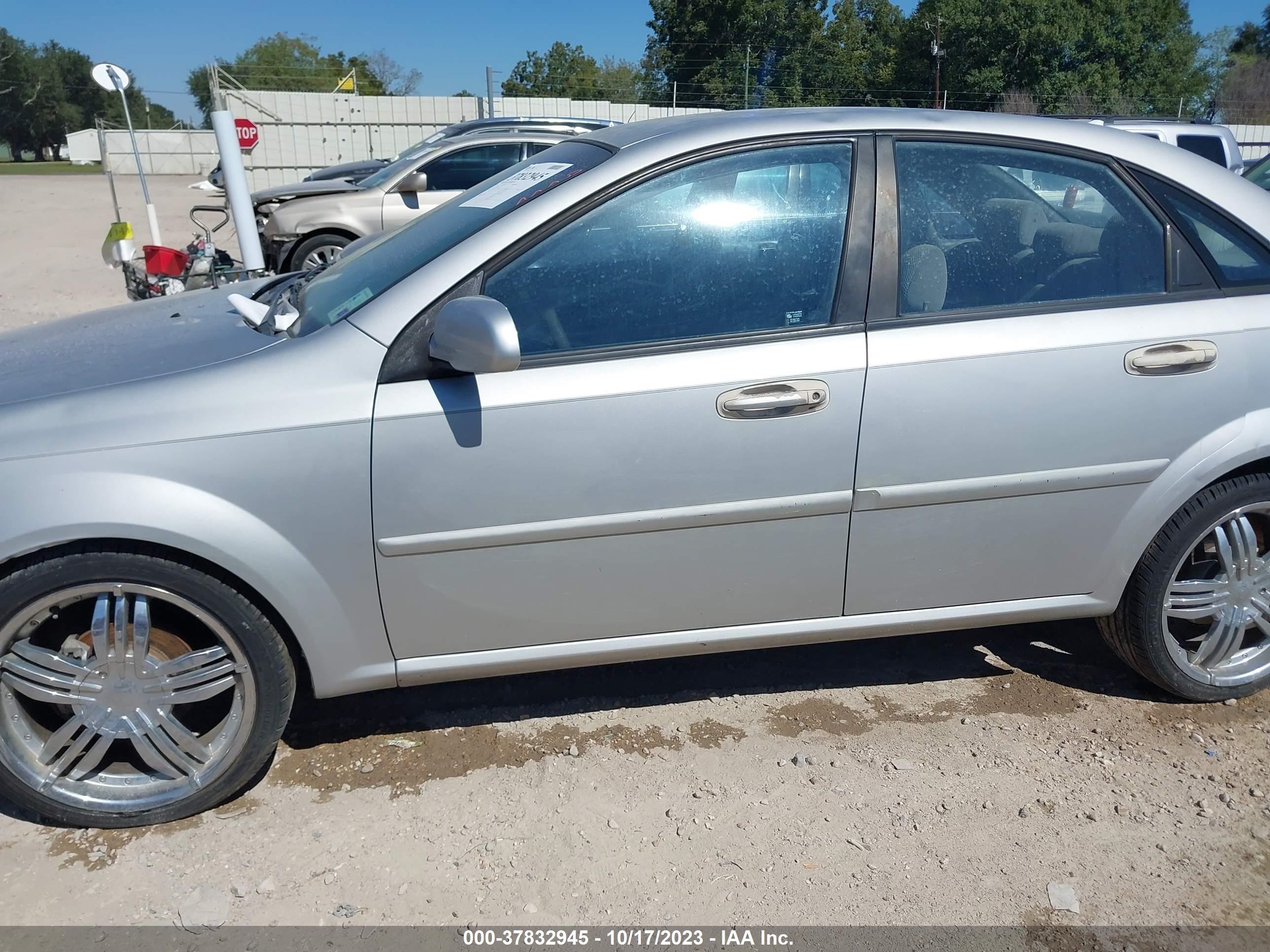 Photo 13 VIN: KL5JD56Z66K320552 - SUZUKI FORENZA 