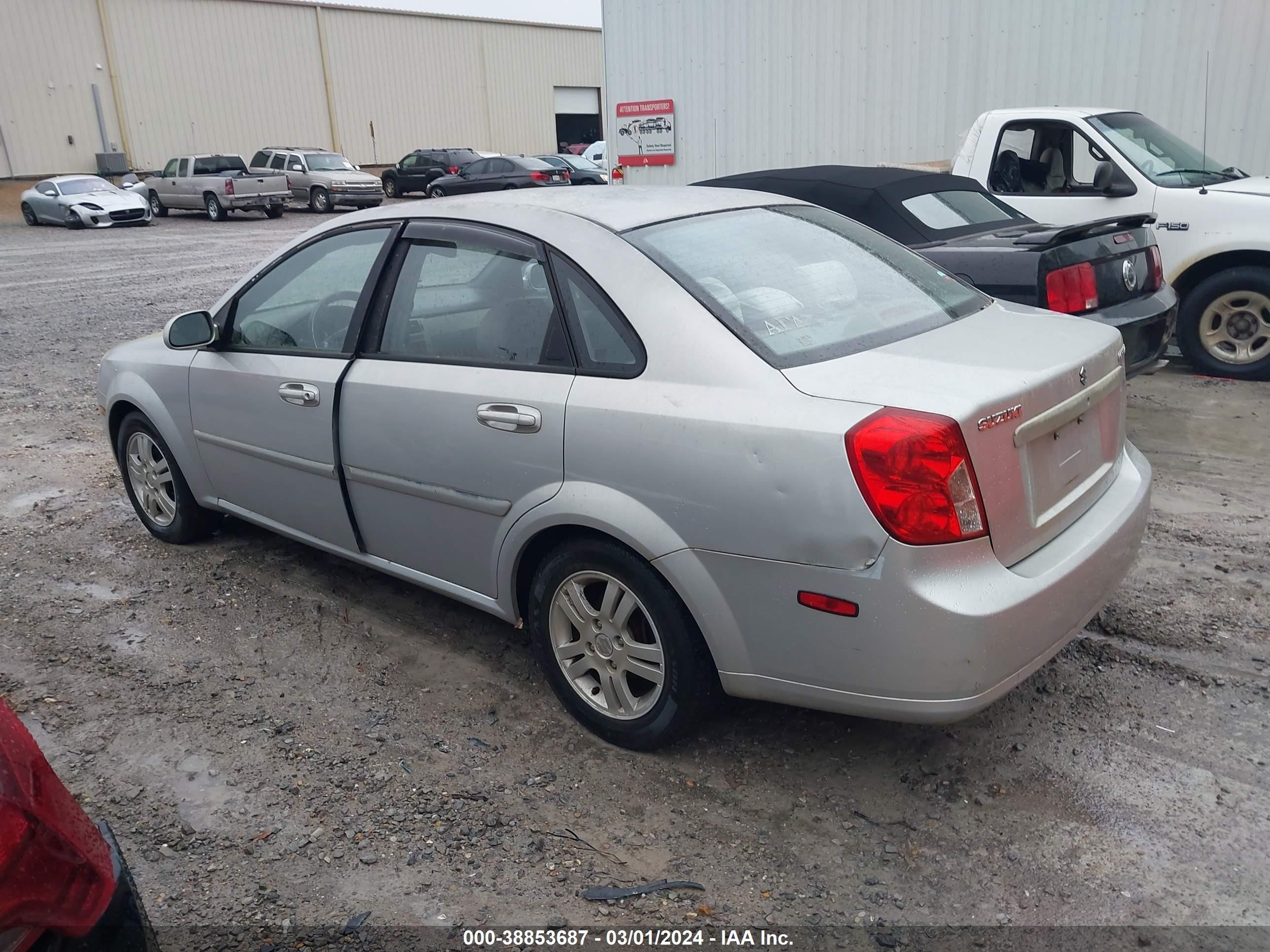 Photo 2 VIN: KL5JJ56Z86K310338 - SUZUKI FORENZA 