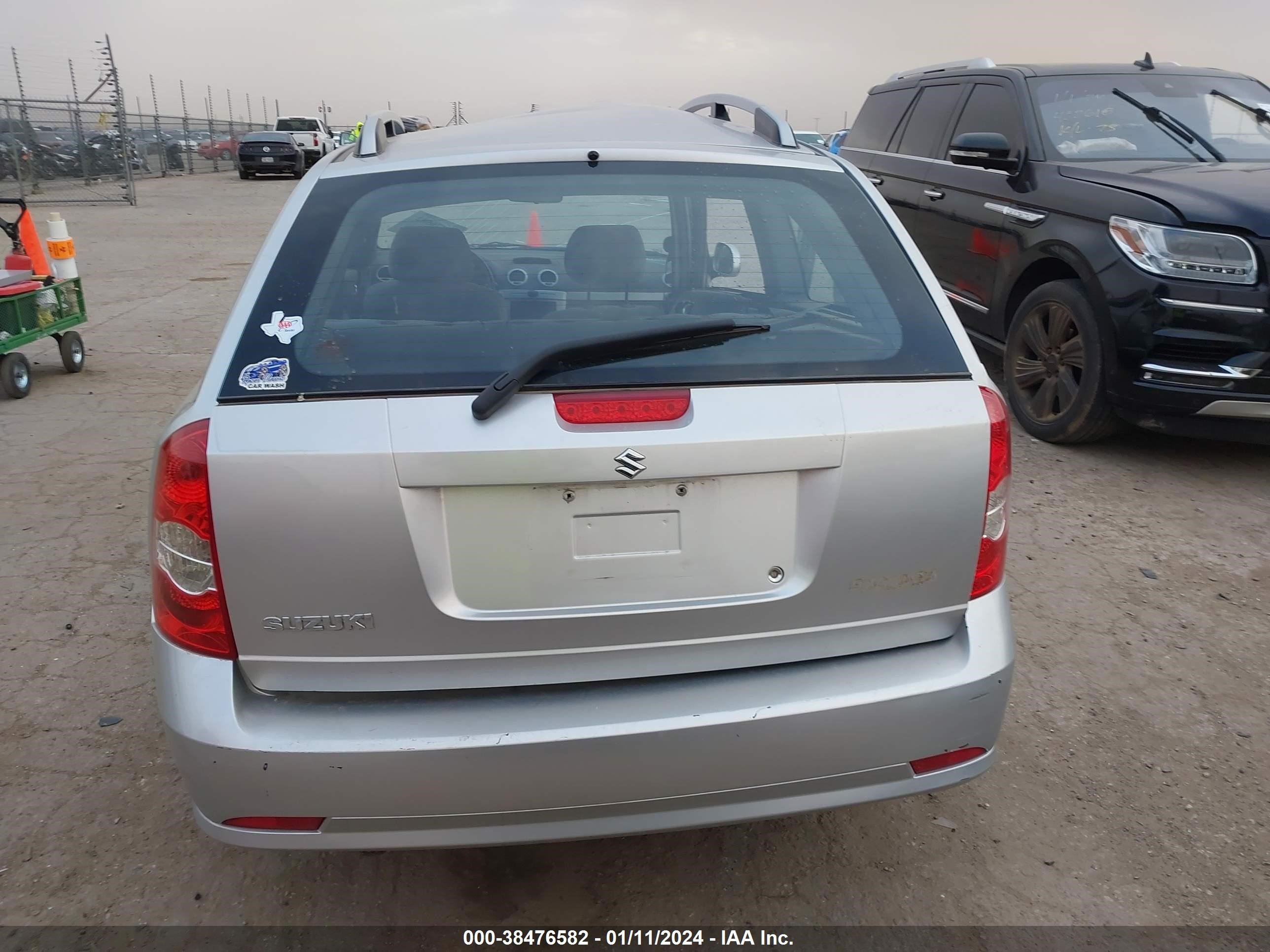 Photo 15 VIN: KL5JJ86Z05K076731 - SUZUKI FORENZA 