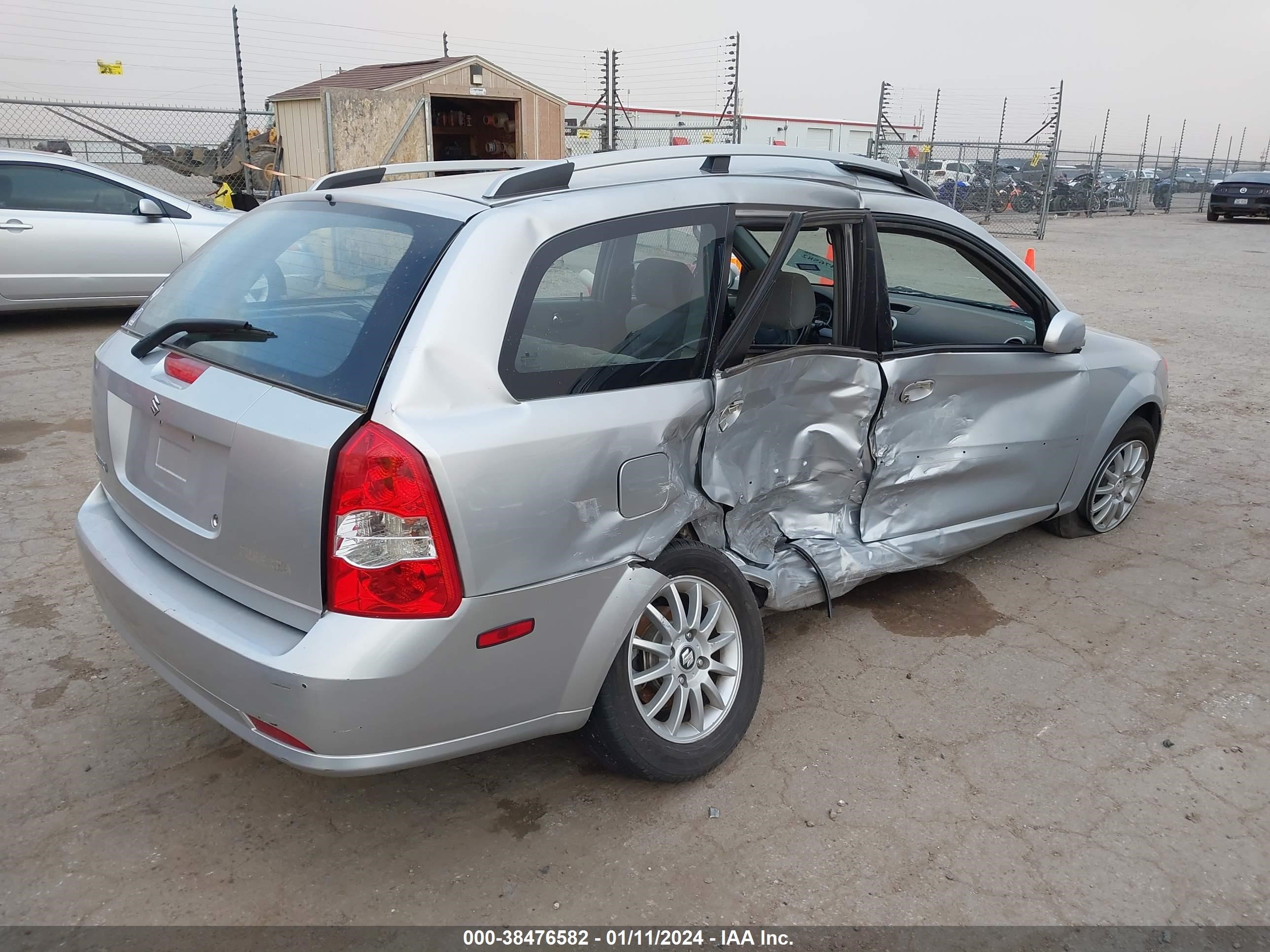 Photo 3 VIN: KL5JJ86Z05K076731 - SUZUKI FORENZA 