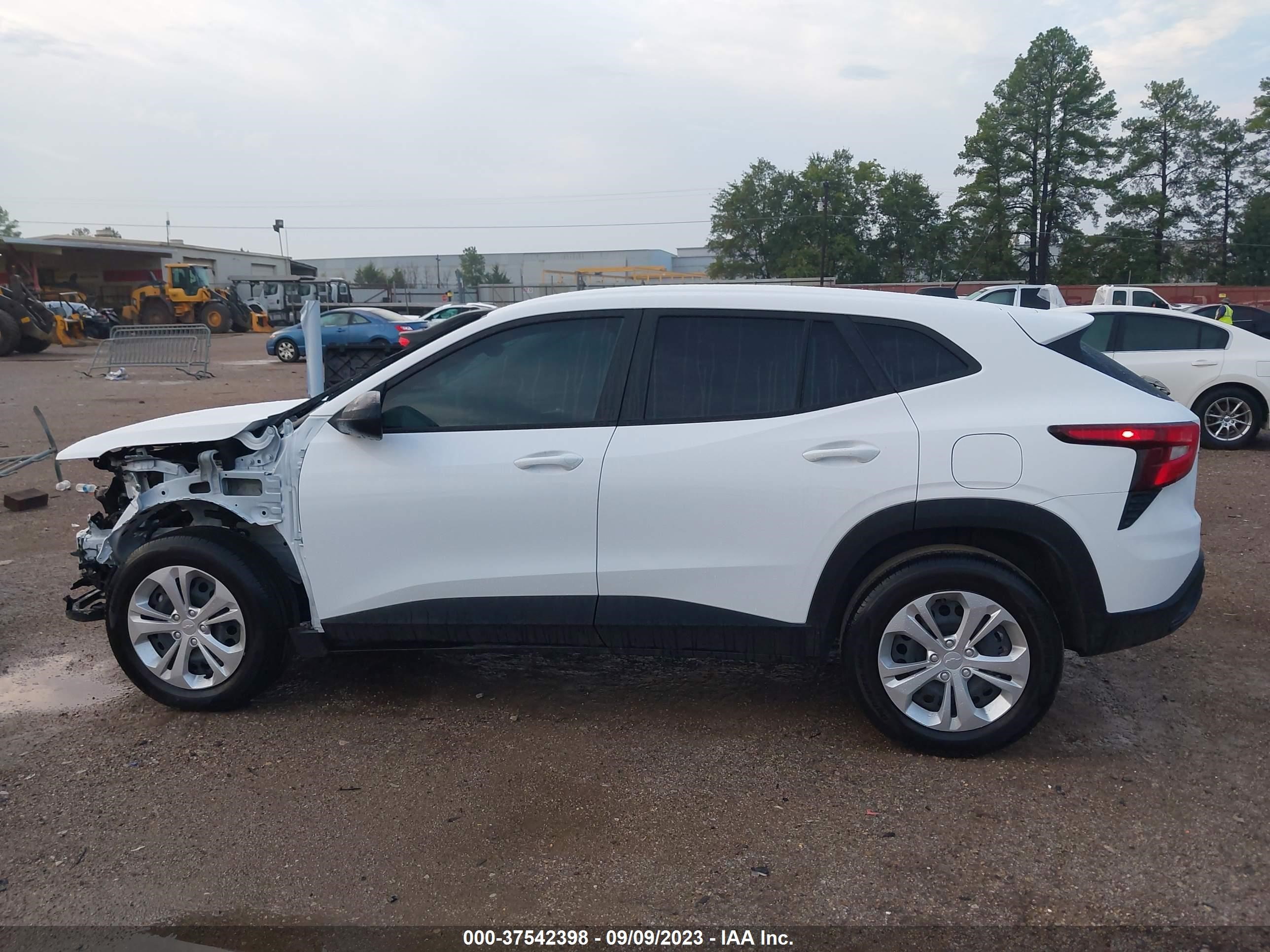 Photo 13 VIN: KL77LFE20RC001516 - CHEVROLET TRAX 