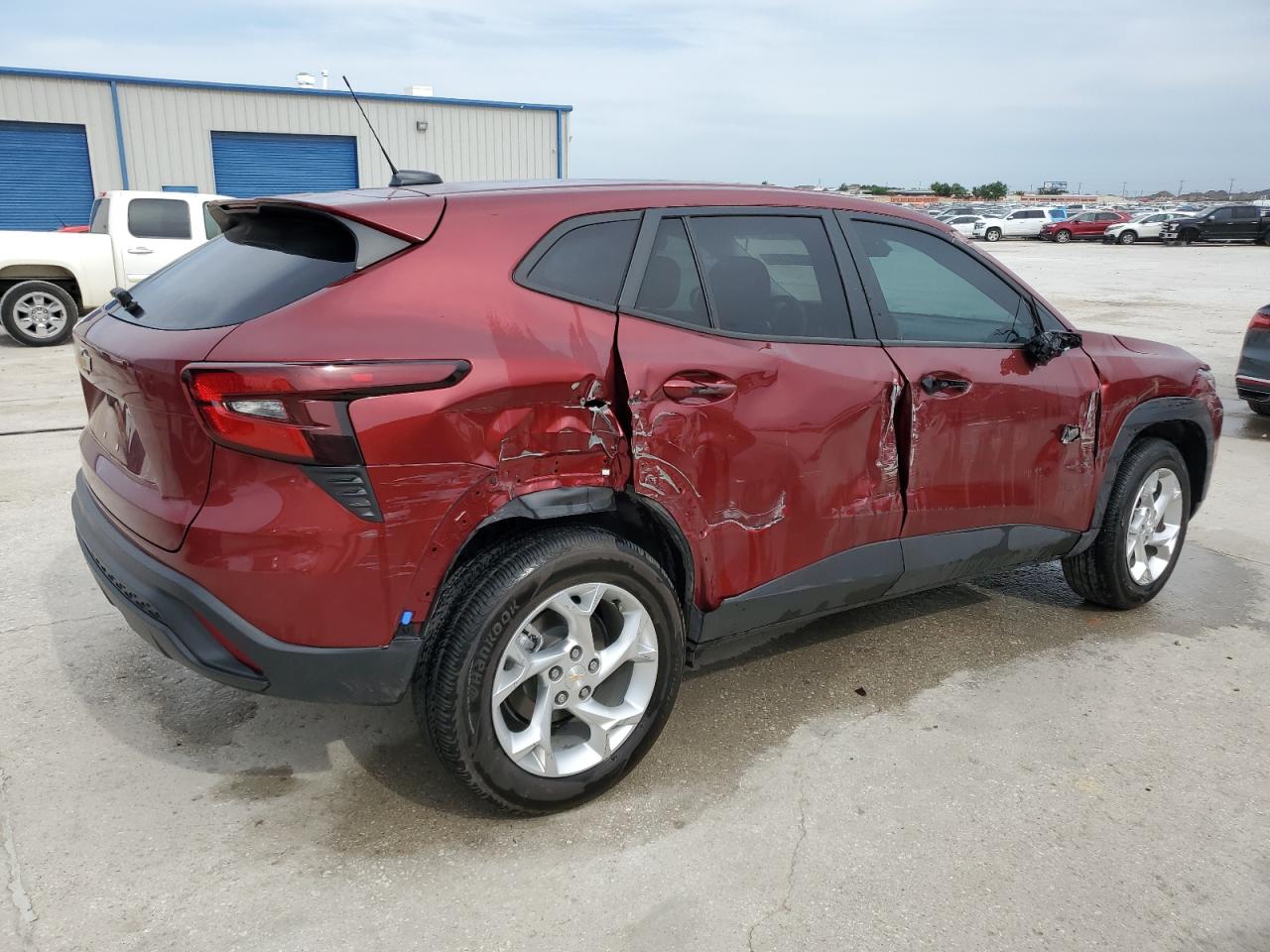 Photo 2 VIN: KL77LFE21RC029972 - CHEVROLET TRAX 