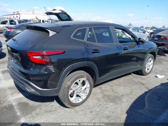 Photo 3 VIN: KL77LFE21RC044942 - CHEVROLET TRAX 