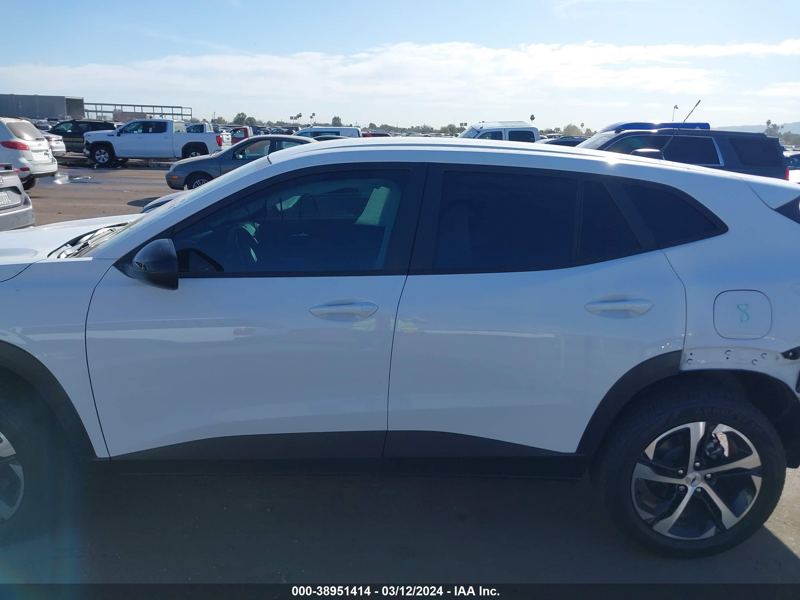 Photo 15 VIN: KL77LGE29RC056696 - CHEVROLET TRAX 