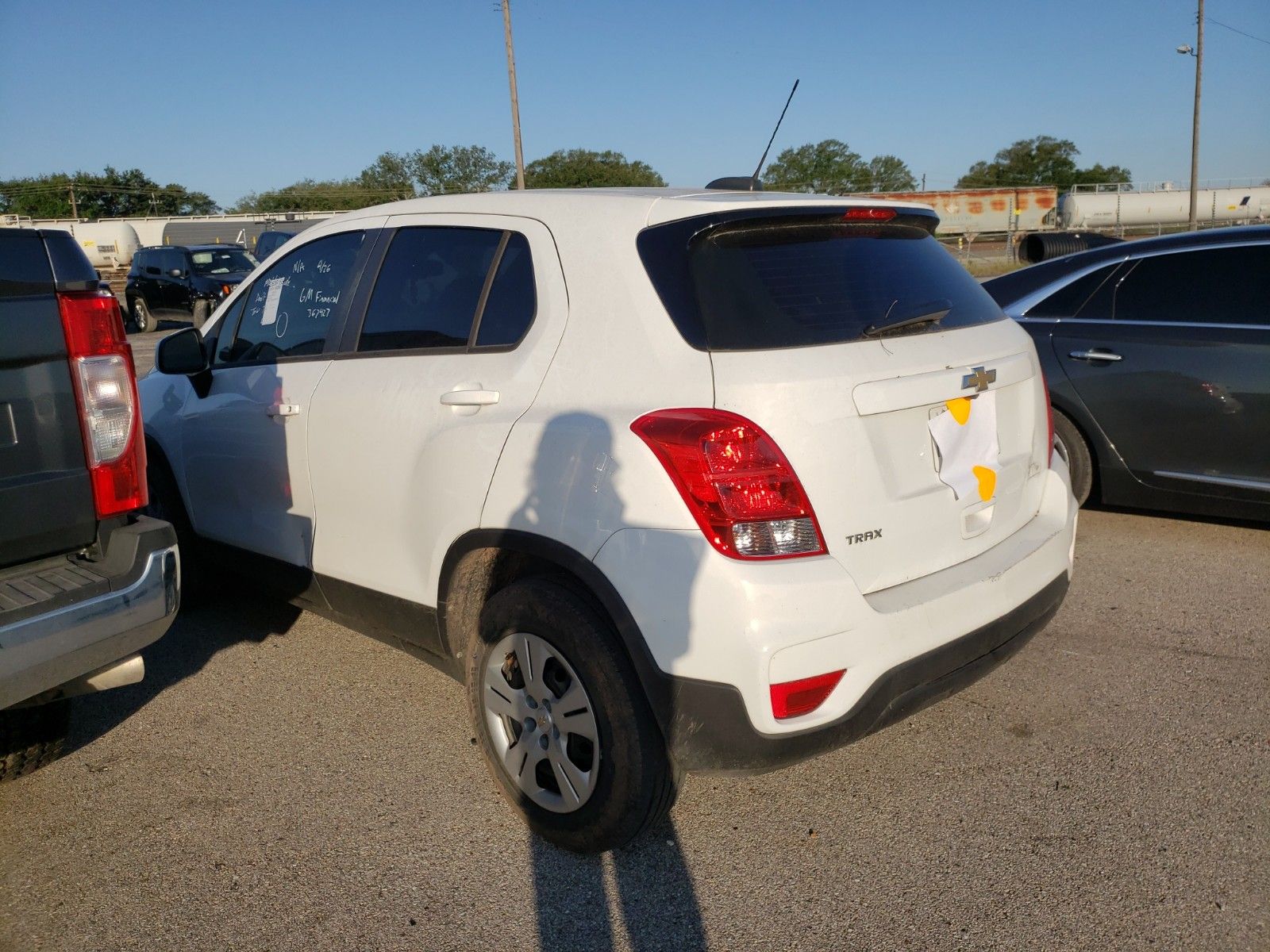 Photo 2 VIN: KL7CJKSB0JB576016 - CHEVROLET TRAX FWD 