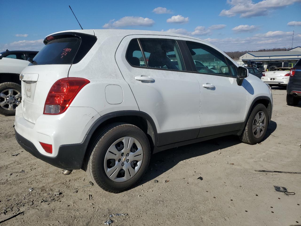 Photo 2 VIN: KL7CJKSB1HB093886 - CHEVROLET TRAX 