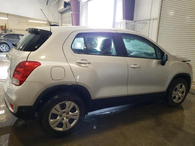 Photo 2 VIN: KL7CJKSB1HB169669 - CHEVROLET TRAX LS 