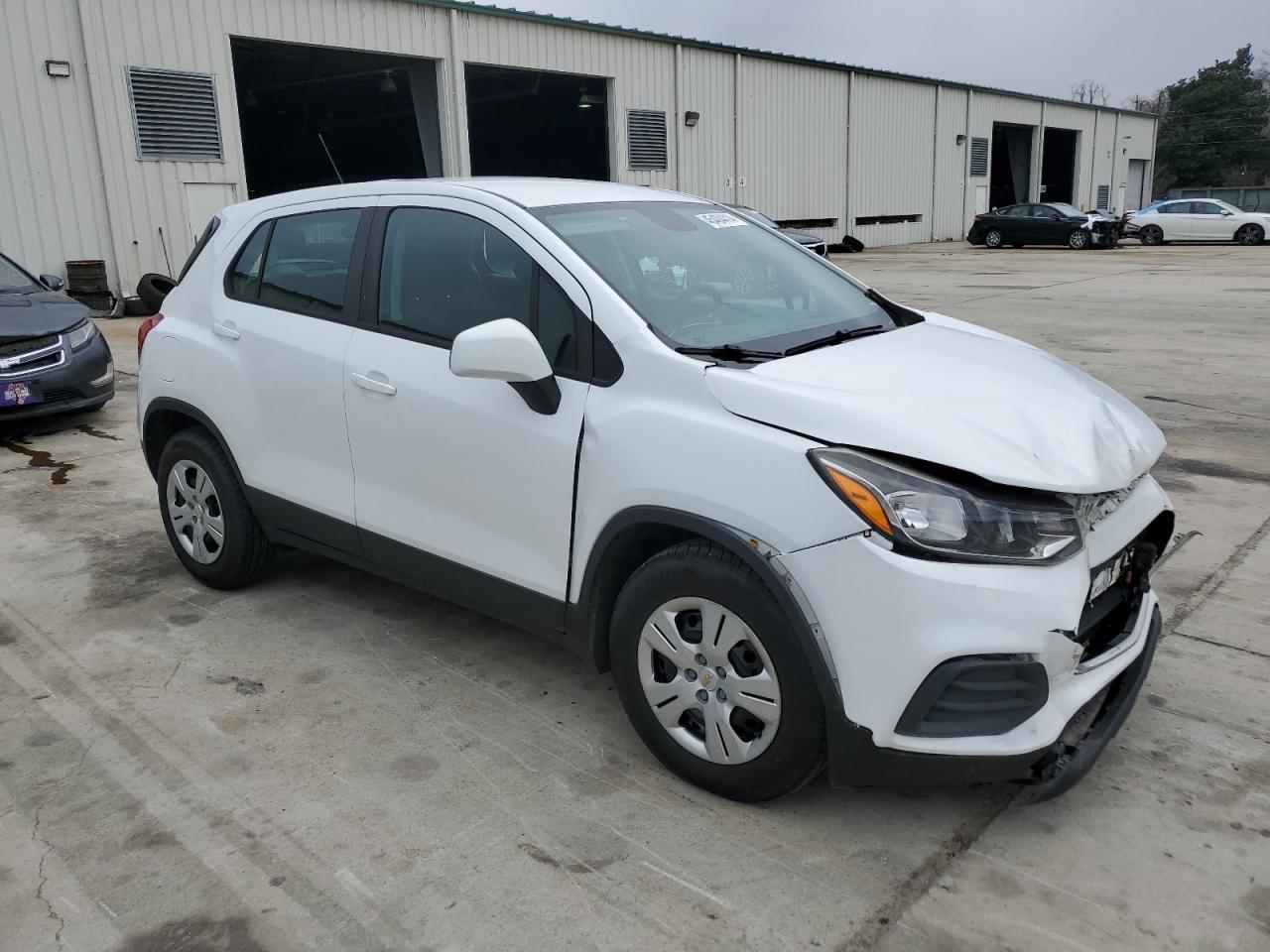 Photo 3 VIN: KL7CJKSB1JB578373 - CHEVROLET TRAX 