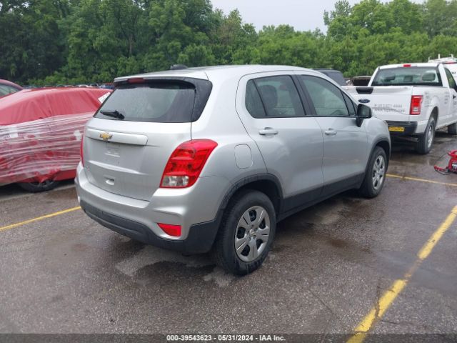 Photo 3 VIN: KL7CJKSB1JB608309 - CHEVROLET TRAX 