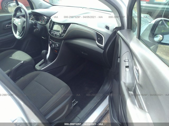 Photo 4 VIN: KL7CJKSB2JB570153 - CHEVROLET TRAX 