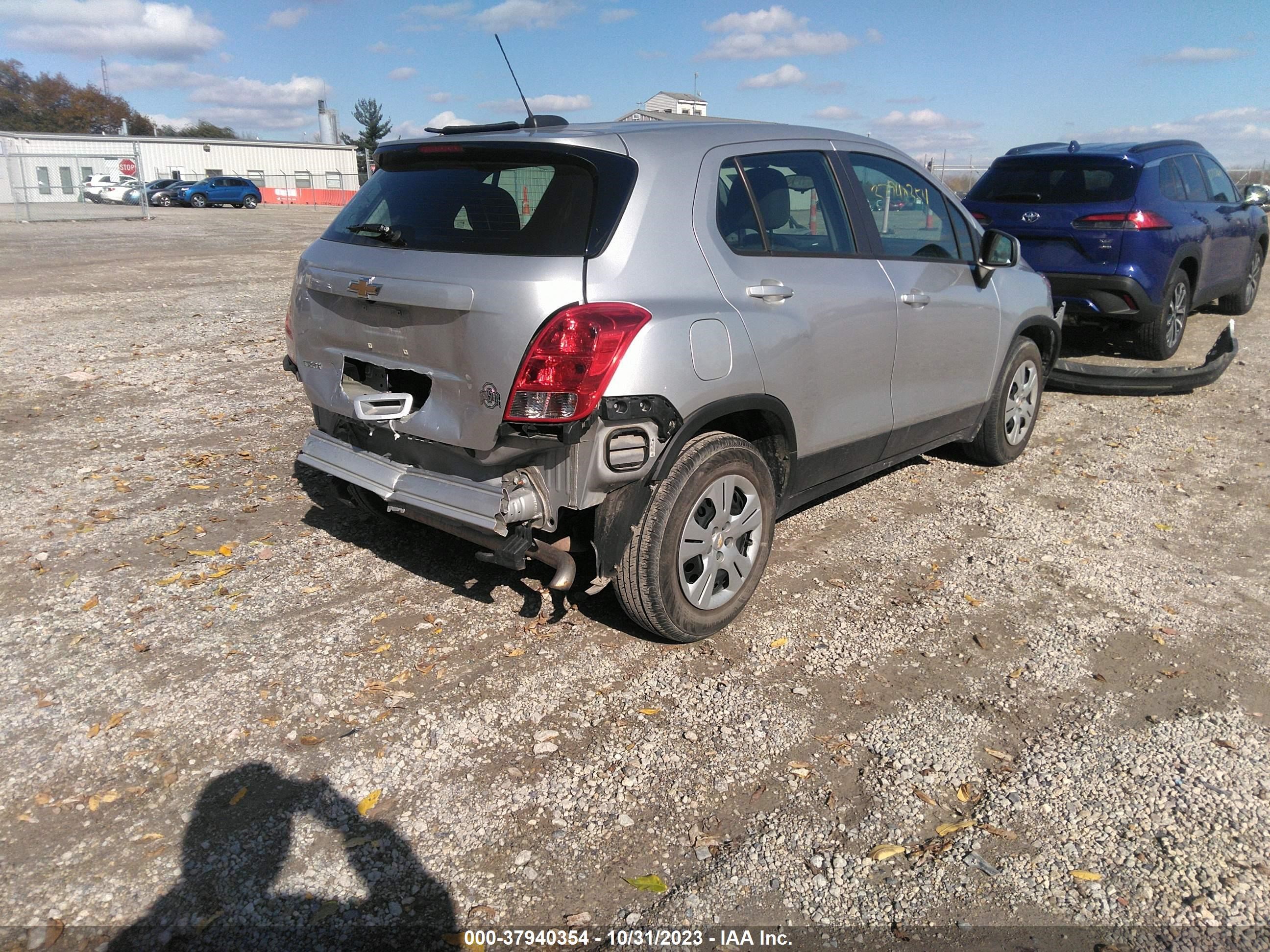 Photo 3 VIN: KL7CJKSB3JB710517 - CHEVROLET TRAX 