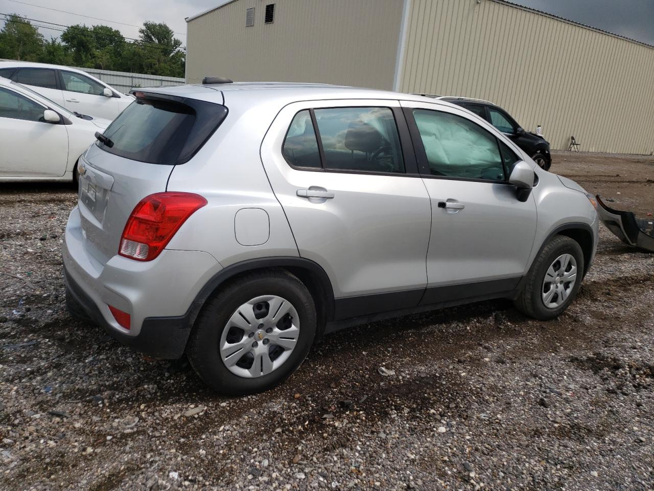 Photo 2 VIN: KL7CJKSB4HB621586 - CHEVROLET TRAX 