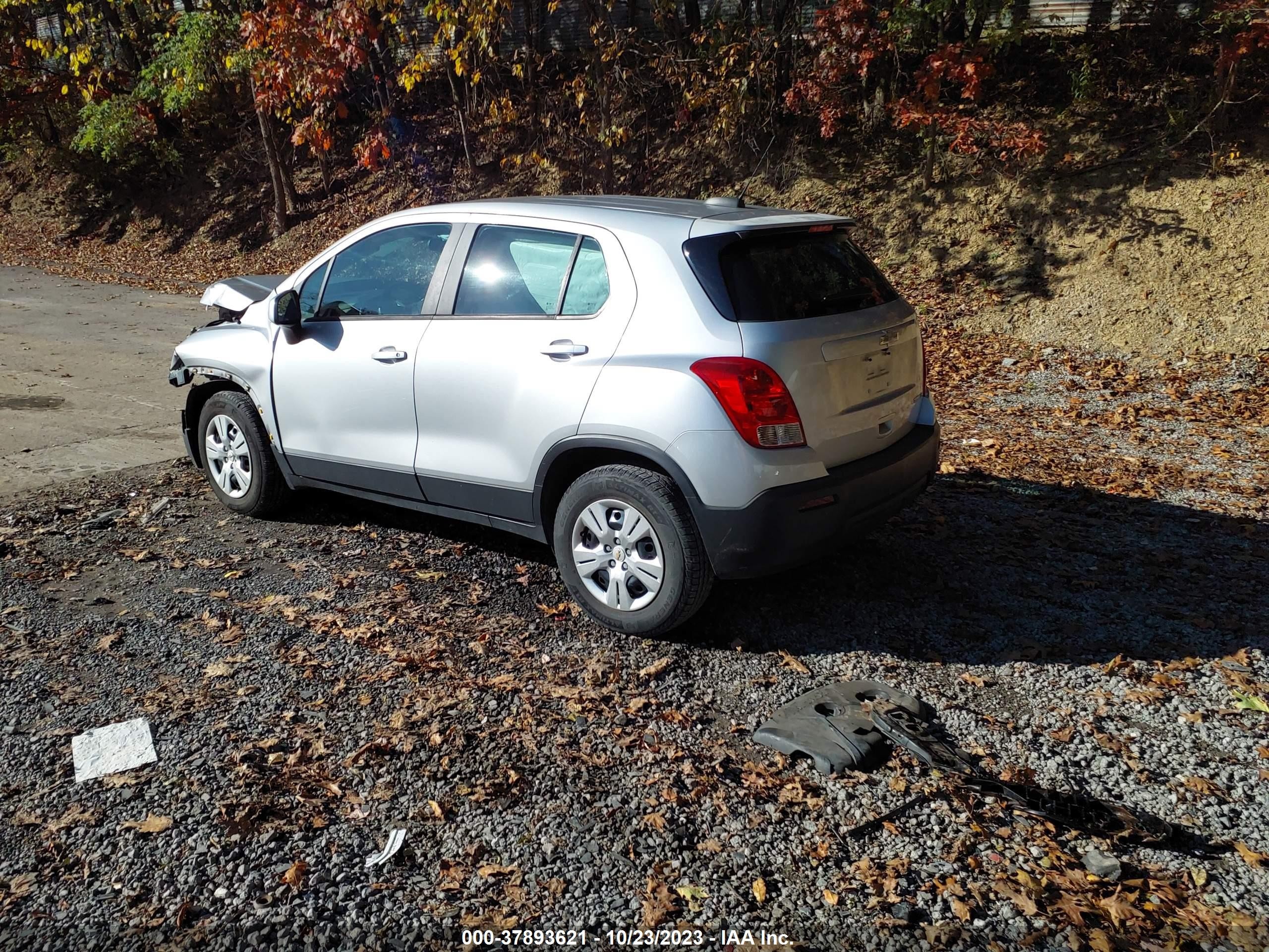 Photo 2 VIN: KL7CJKSB5FB117622 - CHEVROLET TRAX 