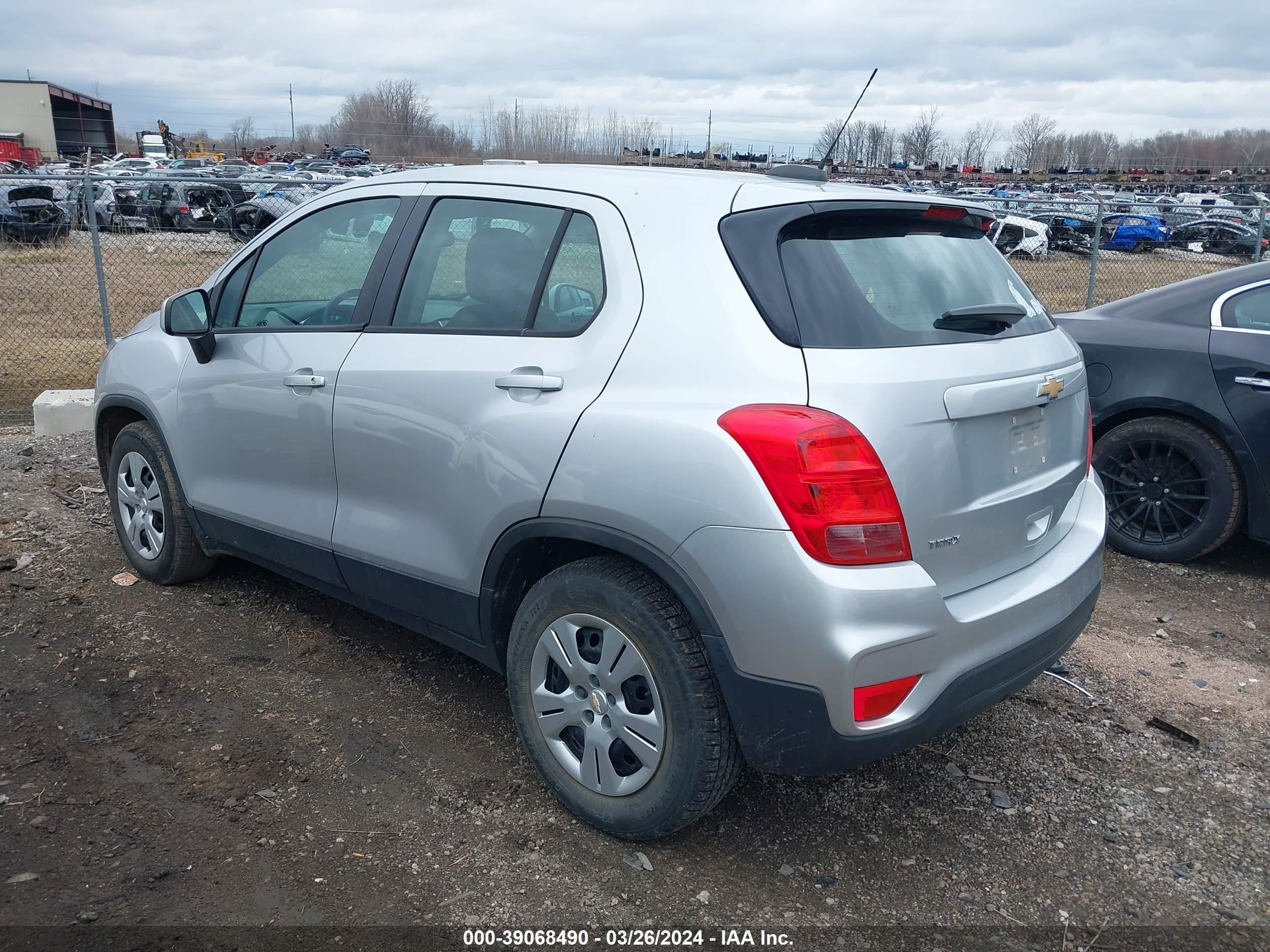 Photo 2 VIN: KL7CJKSB5HB086116 - CHEVROLET TRAX 