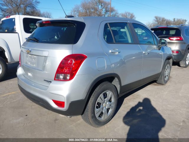 Photo 3 VIN: KL7CJKSB5JB523666 - CHEVROLET TRAX 