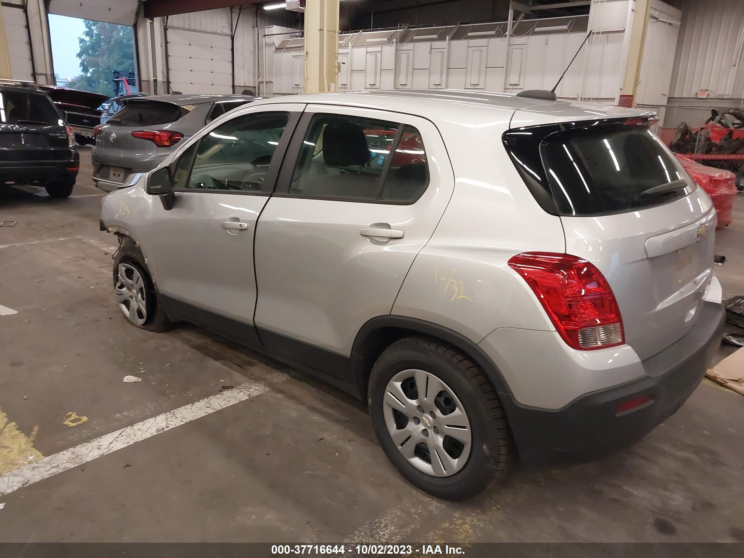 Photo 2 VIN: KL7CJKSB6GB760207 - CHEVROLET TRAX 