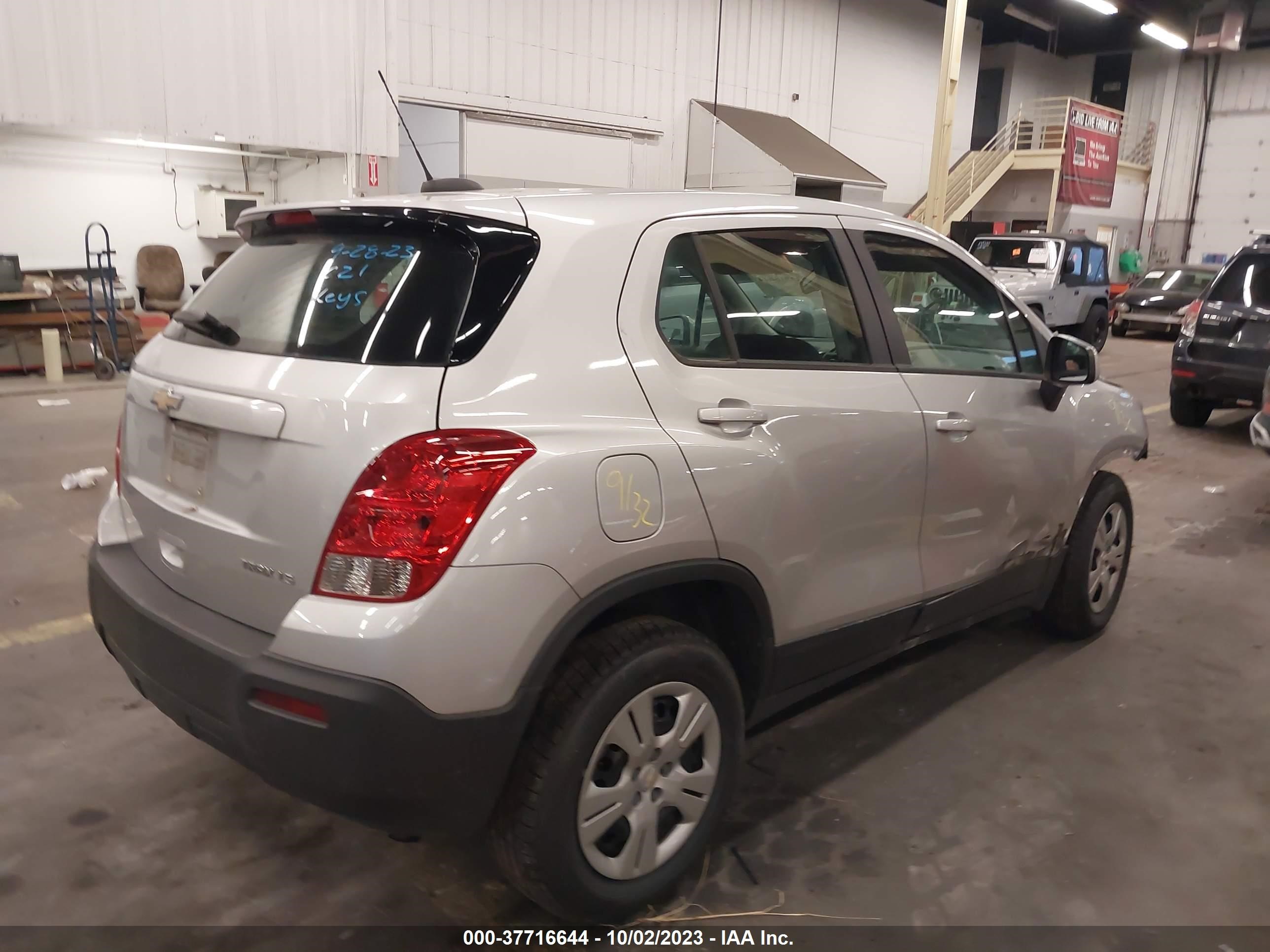 Photo 3 VIN: KL7CJKSB6GB760207 - CHEVROLET TRAX 