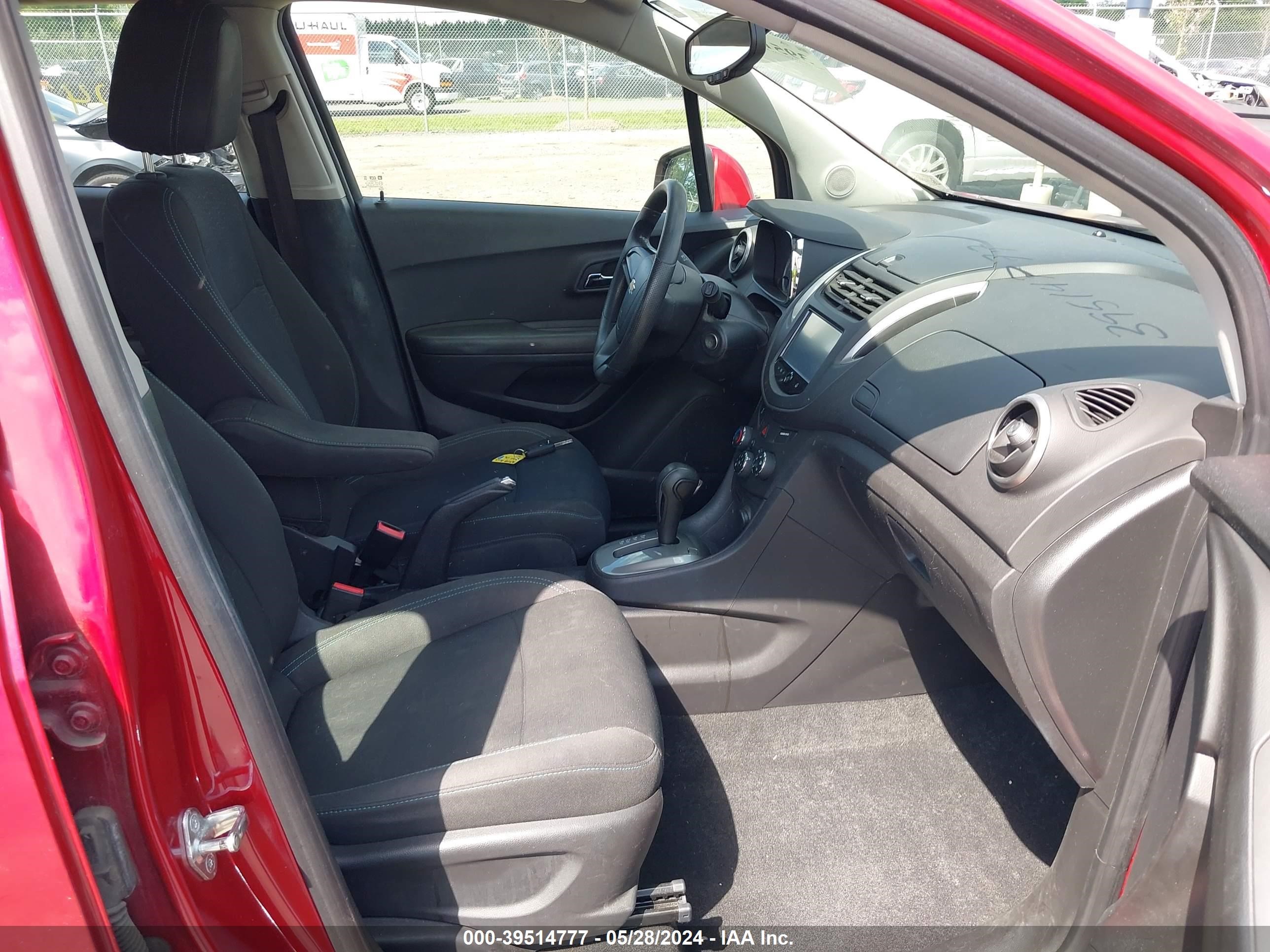 Photo 4 VIN: KL7CJKSB7FB068987 - CHEVROLET TRAX 