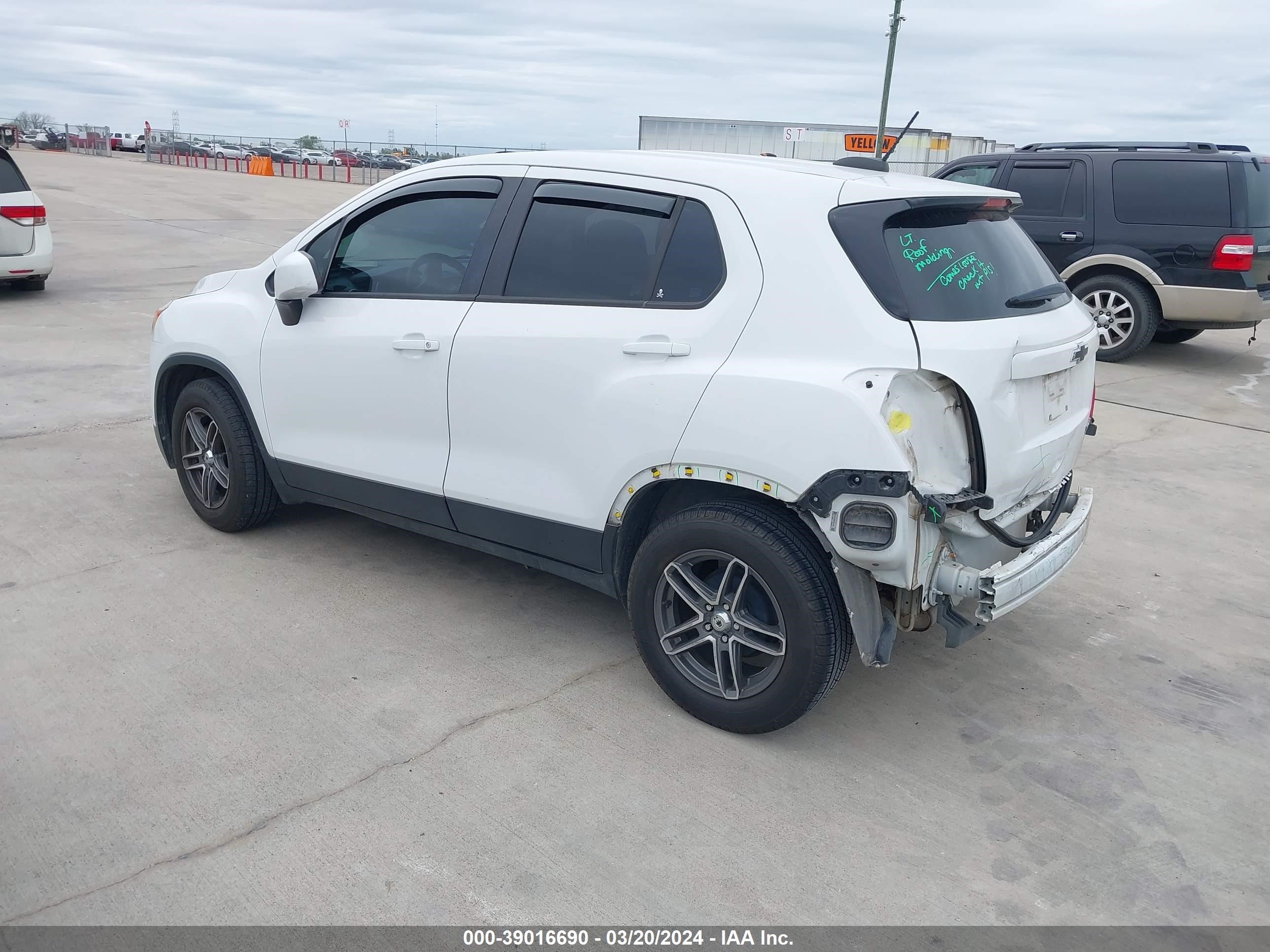 Photo 2 VIN: KL7CJKSB8FB184165 - CHEVROLET TRAX 