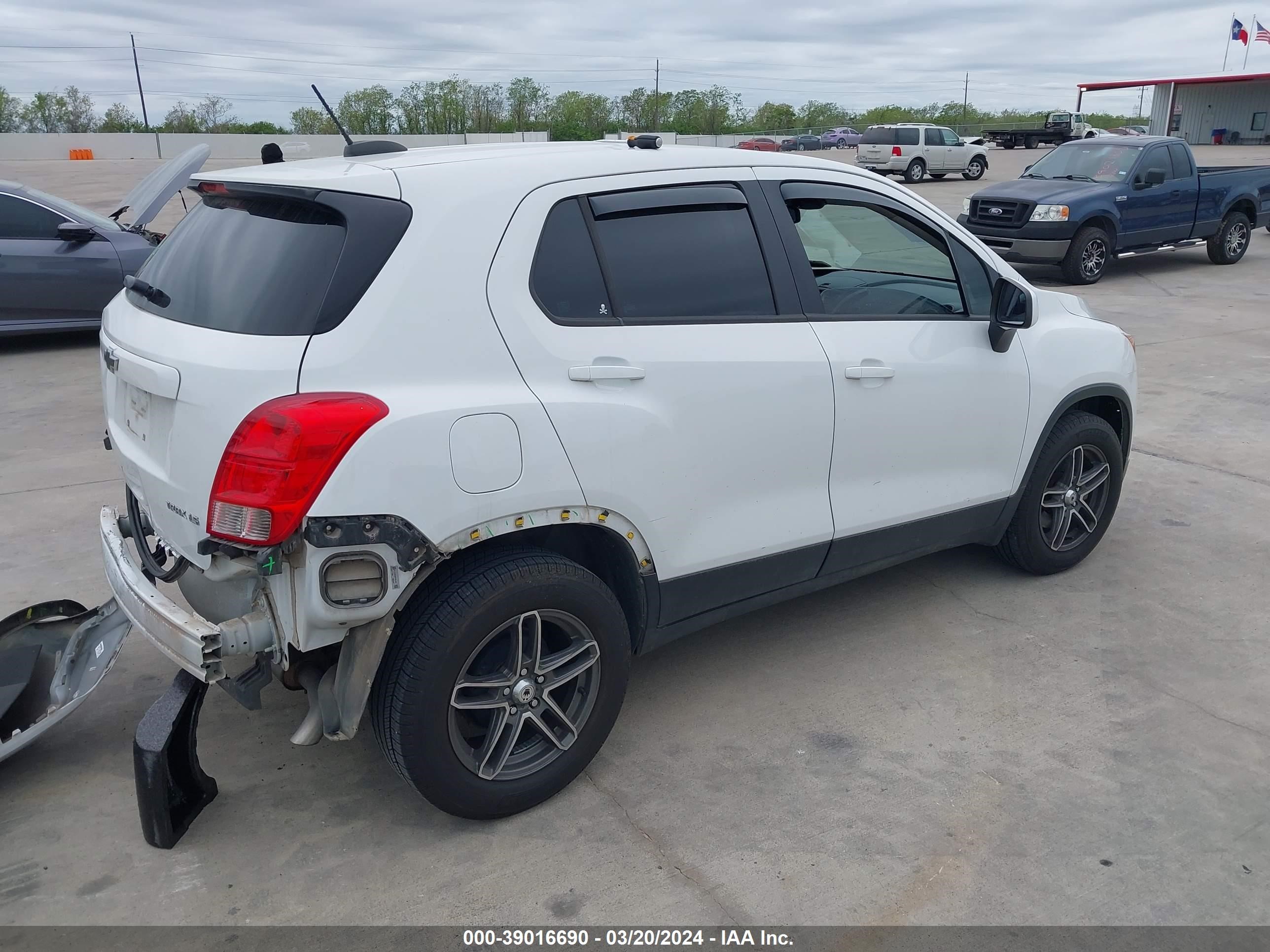 Photo 3 VIN: KL7CJKSB8FB184165 - CHEVROLET TRAX 