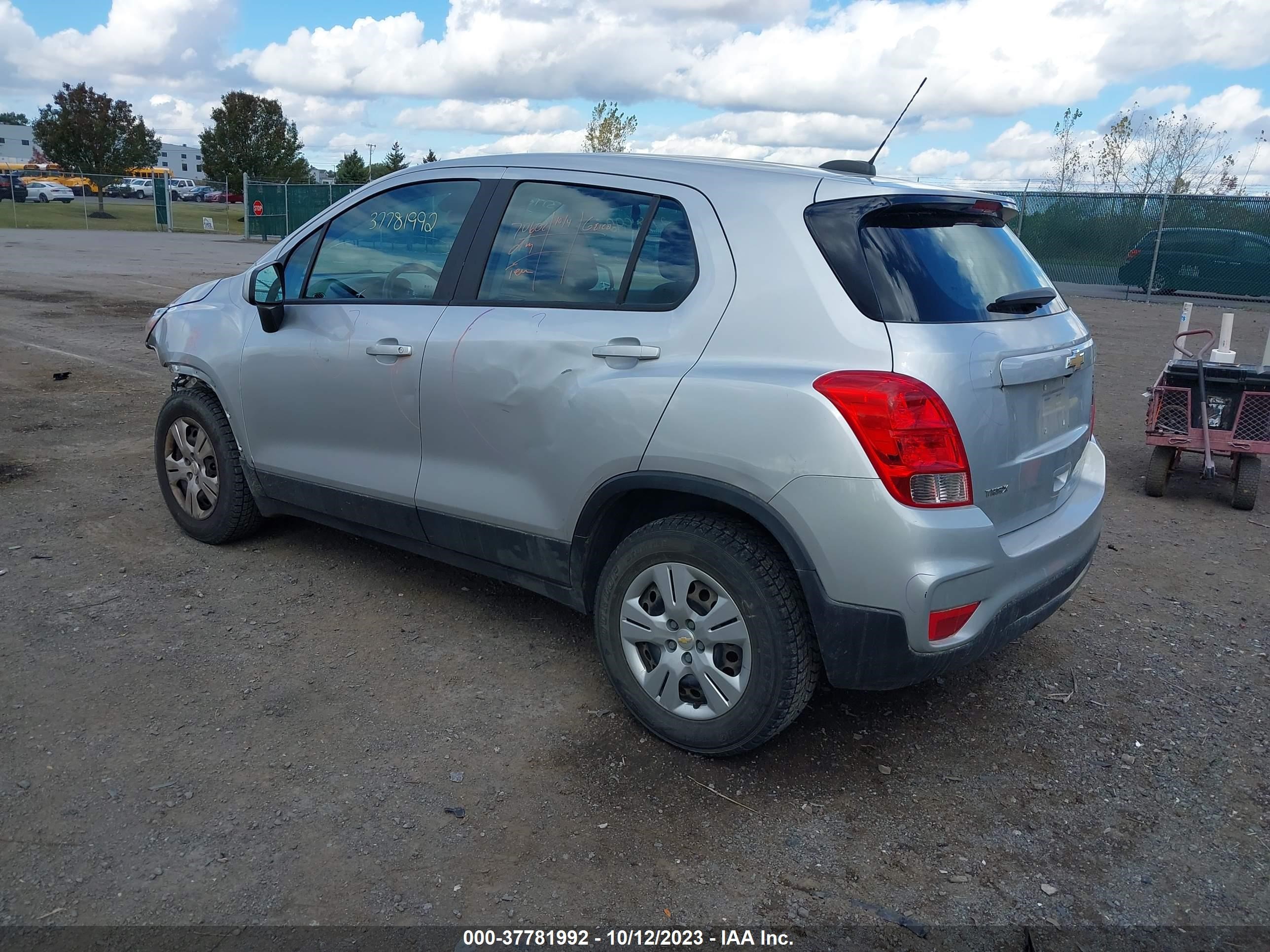 Photo 2 VIN: KL7CJKSB8HB067334 - CHEVROLET TRAX 