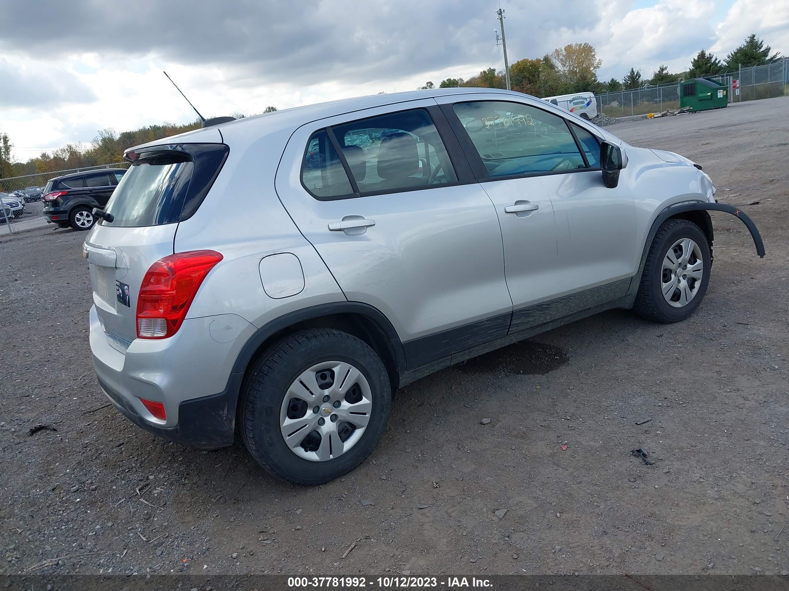 Photo 3 VIN: KL7CJKSB8HB067334 - CHEVROLET TRAX 