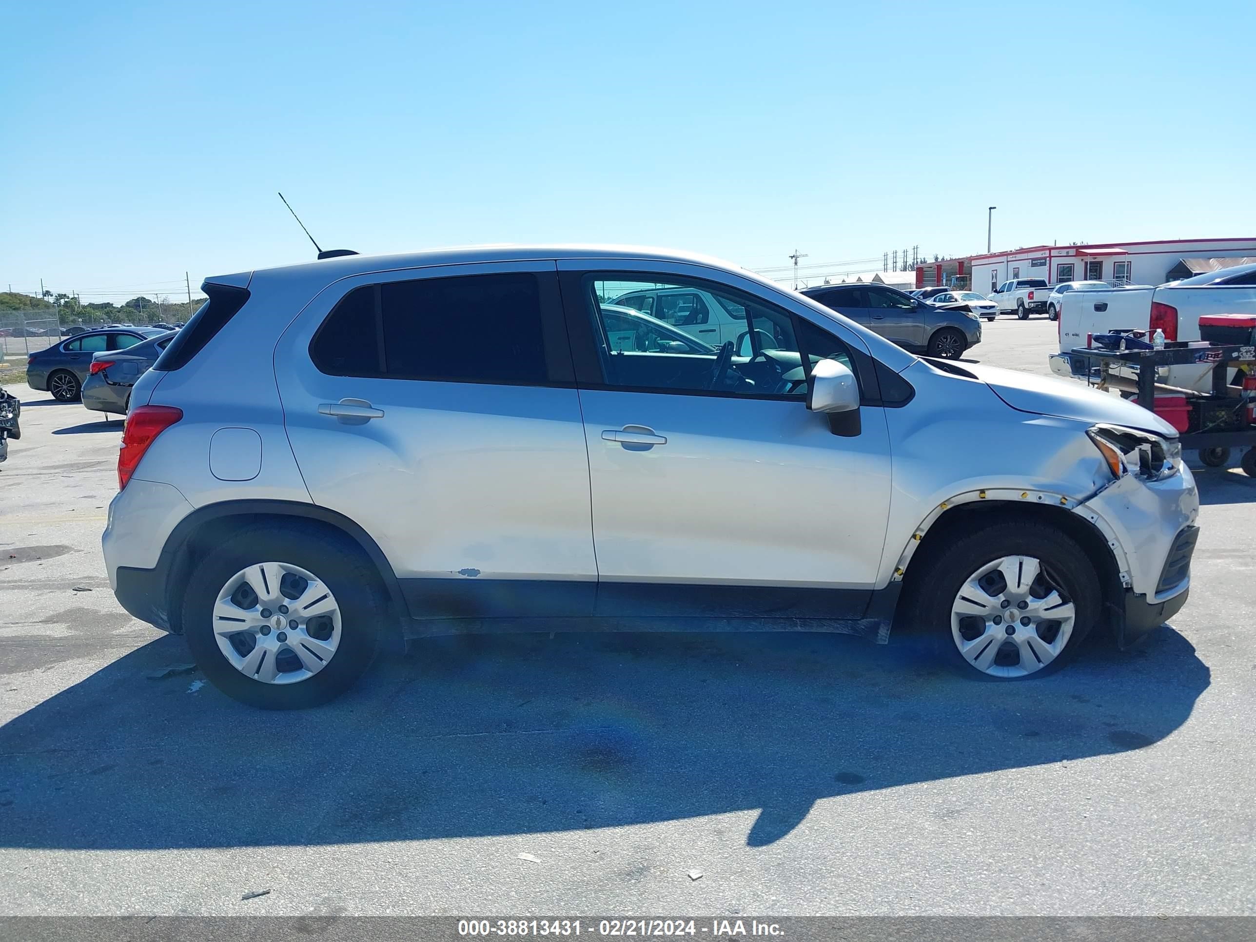 Photo 13 VIN: KL7CJKSB8HB145448 - CHEVROLET TRAX 